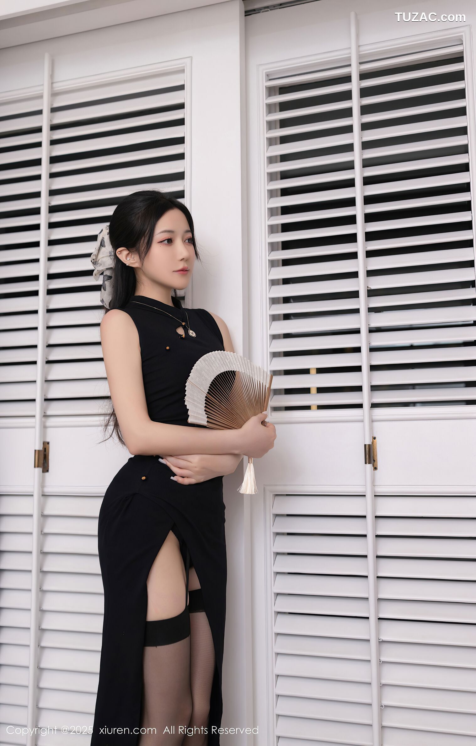 XiuRen秀人网-10480-鱼子酱Fish-印尼旅拍-黑色旗袍黑内衣-2025.06.27