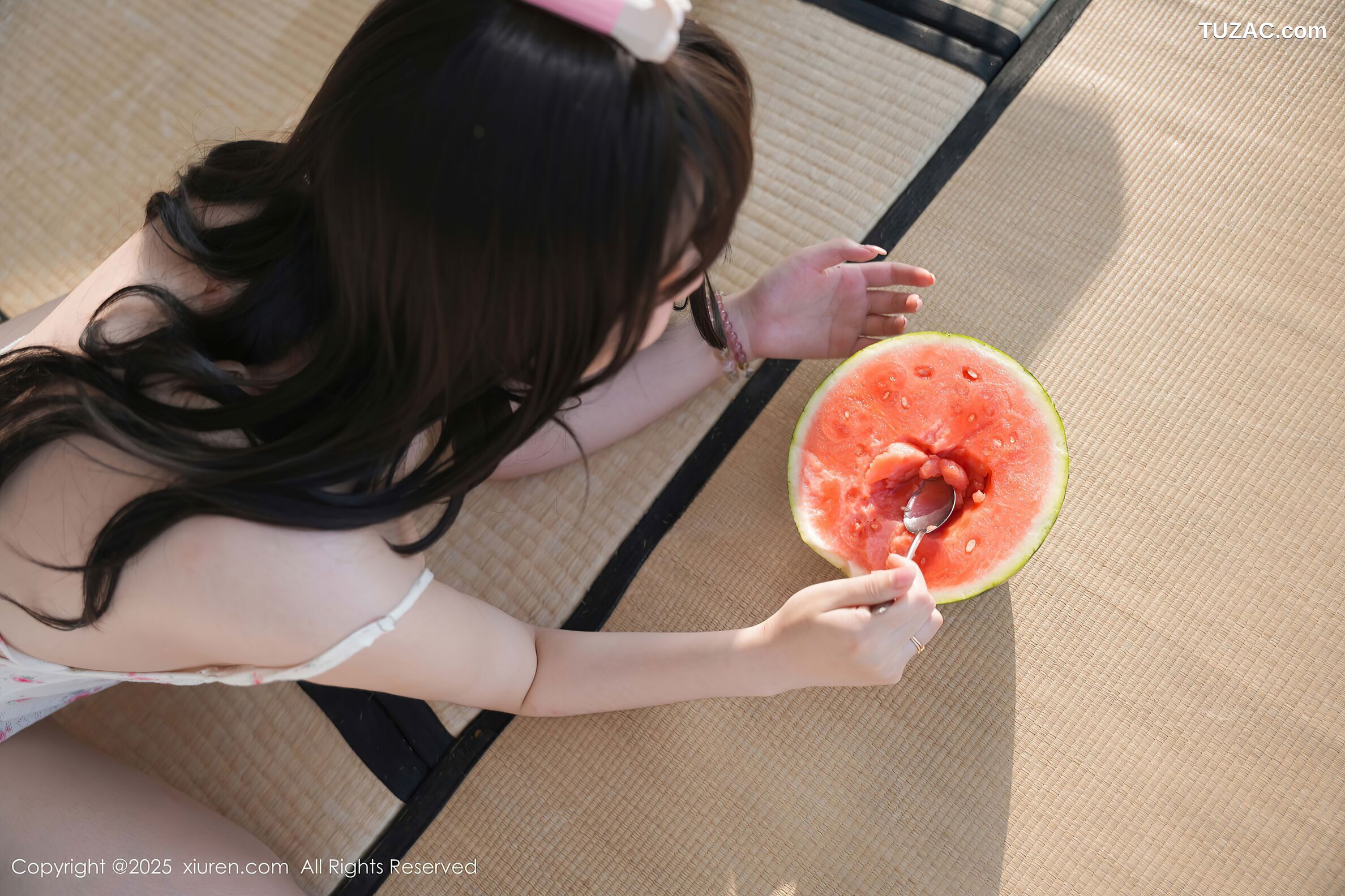 XiuRen秀人网-10483-软情-白色吊带短裙白色丝袜-2025.06.30