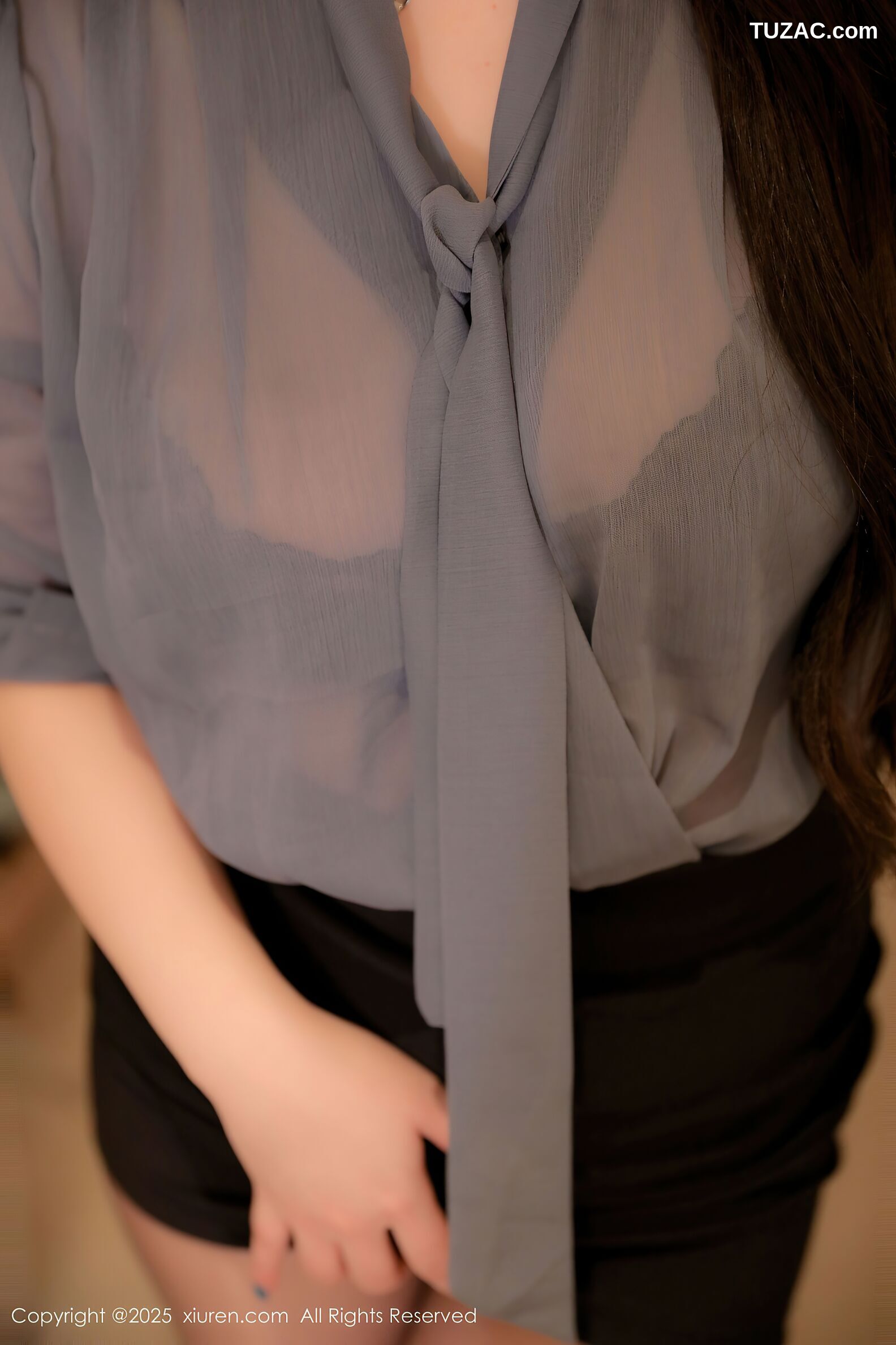 XiuRen秀人网-10484-蛋蛋宝-OL灰衫黑蕾丝内衣黑丝-2025.06.30