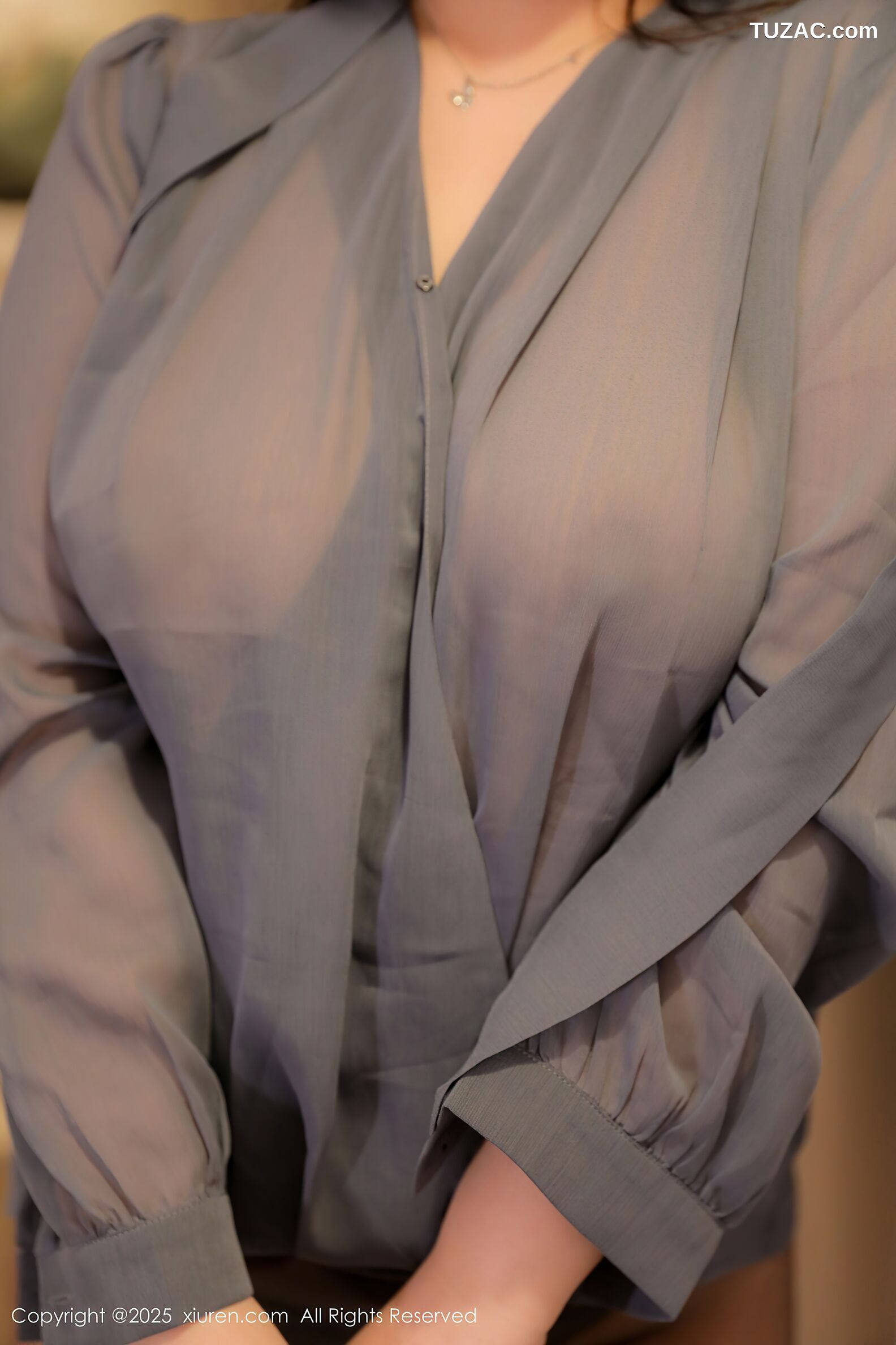 XiuRen秀人网-10484-蛋蛋宝-OL灰衫黑蕾丝内衣黑丝-2025.06.30