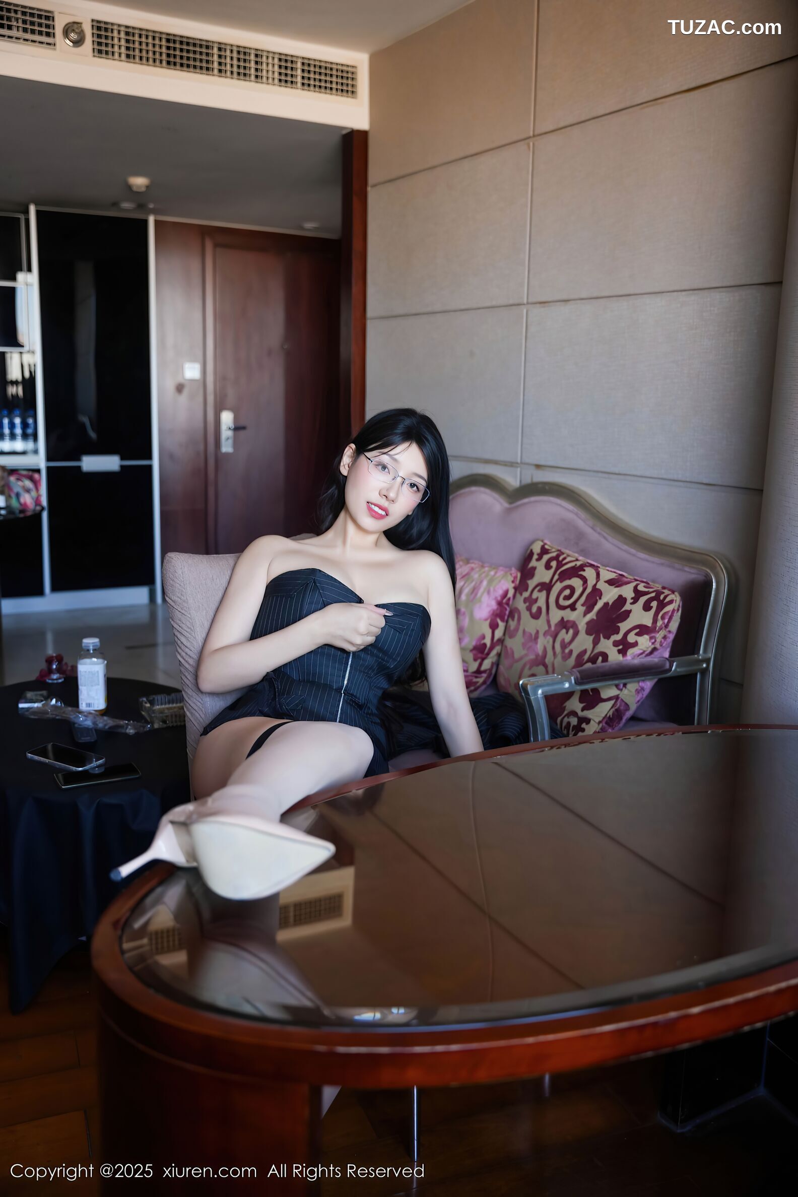 XiuRen秀人网-10487-美悠-OL黑条纹外套黑色情趣内衣-2025.07.01