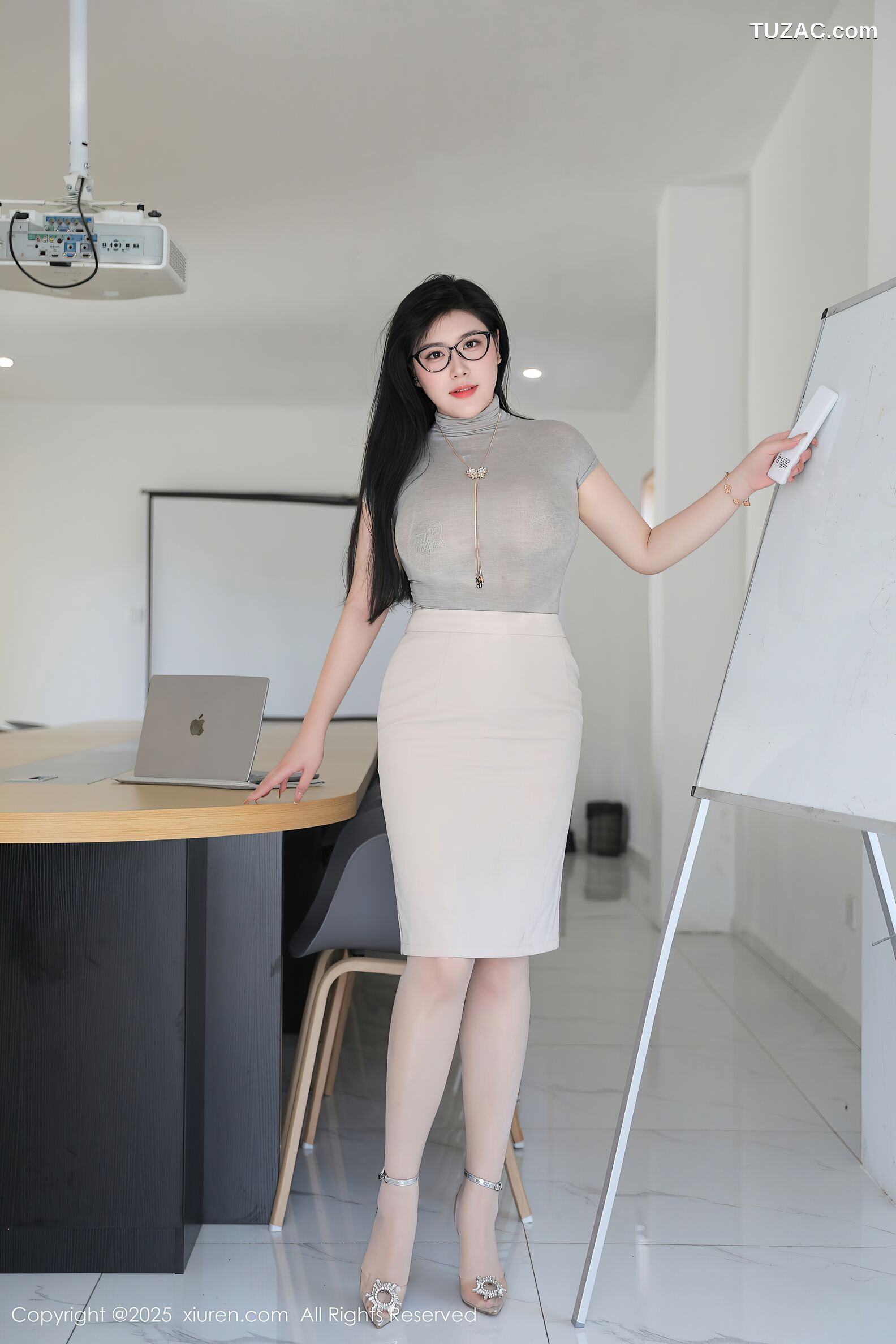 XiuRen秀人网-10488-王婉悠-OL灰T白短裙肉色内衣爆乳-2025.07.01