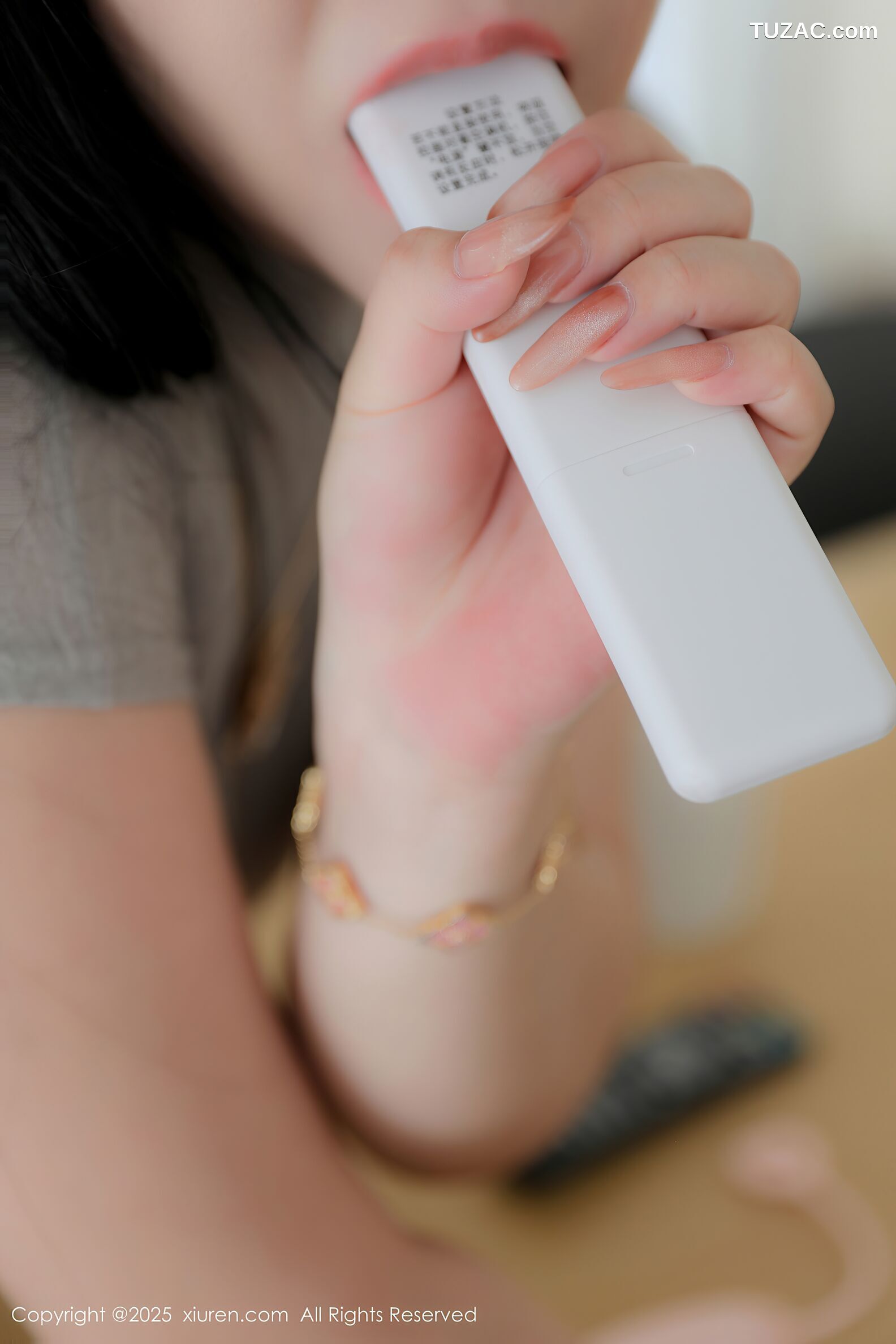 XiuRen秀人网-10488-王婉悠-OL灰T白短裙肉色内衣爆乳-2025.07.01