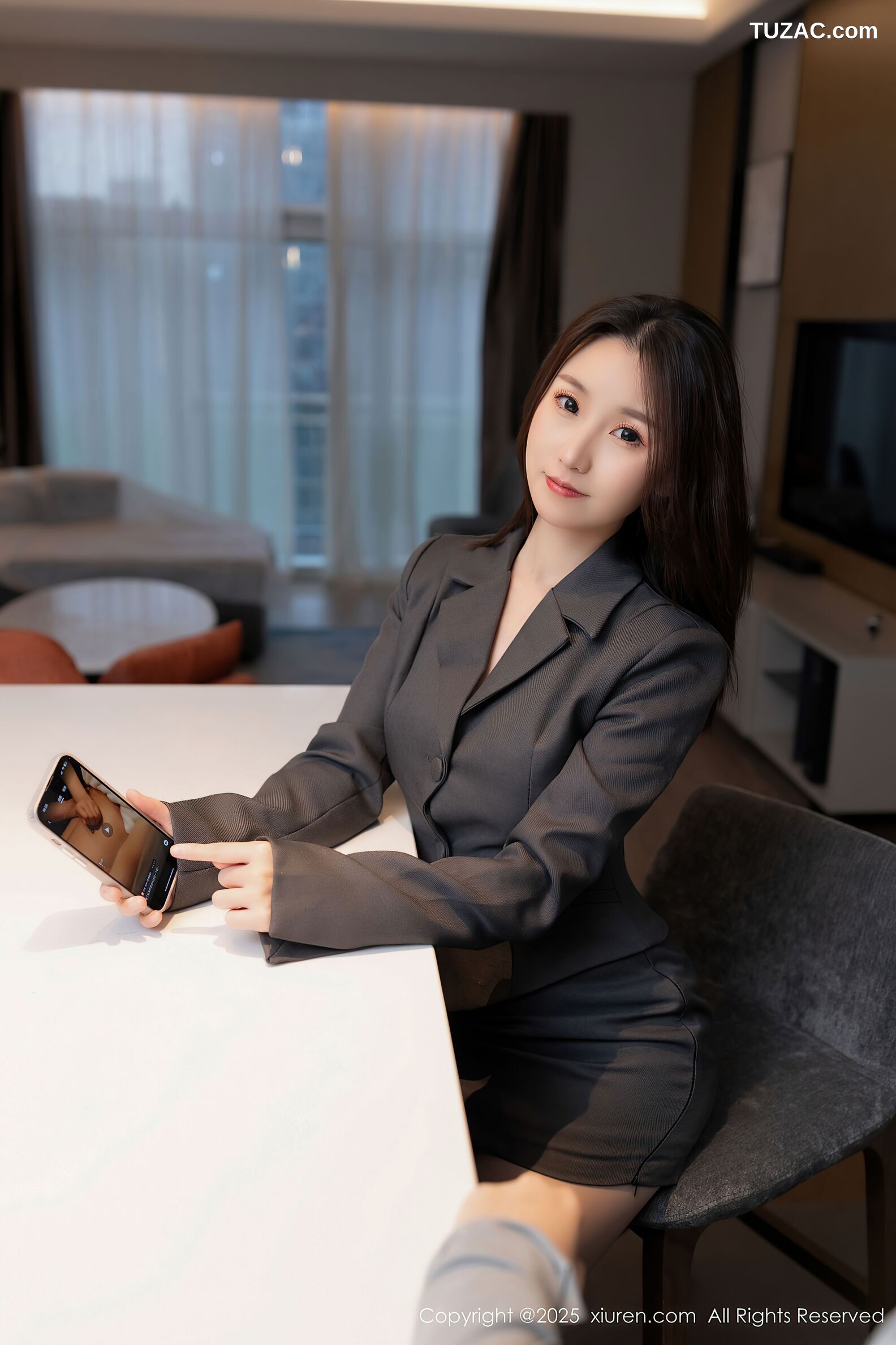 XiuRen秀人网-10497-杏子Yada-OL灰色裙装白色内衣-2025.07.02