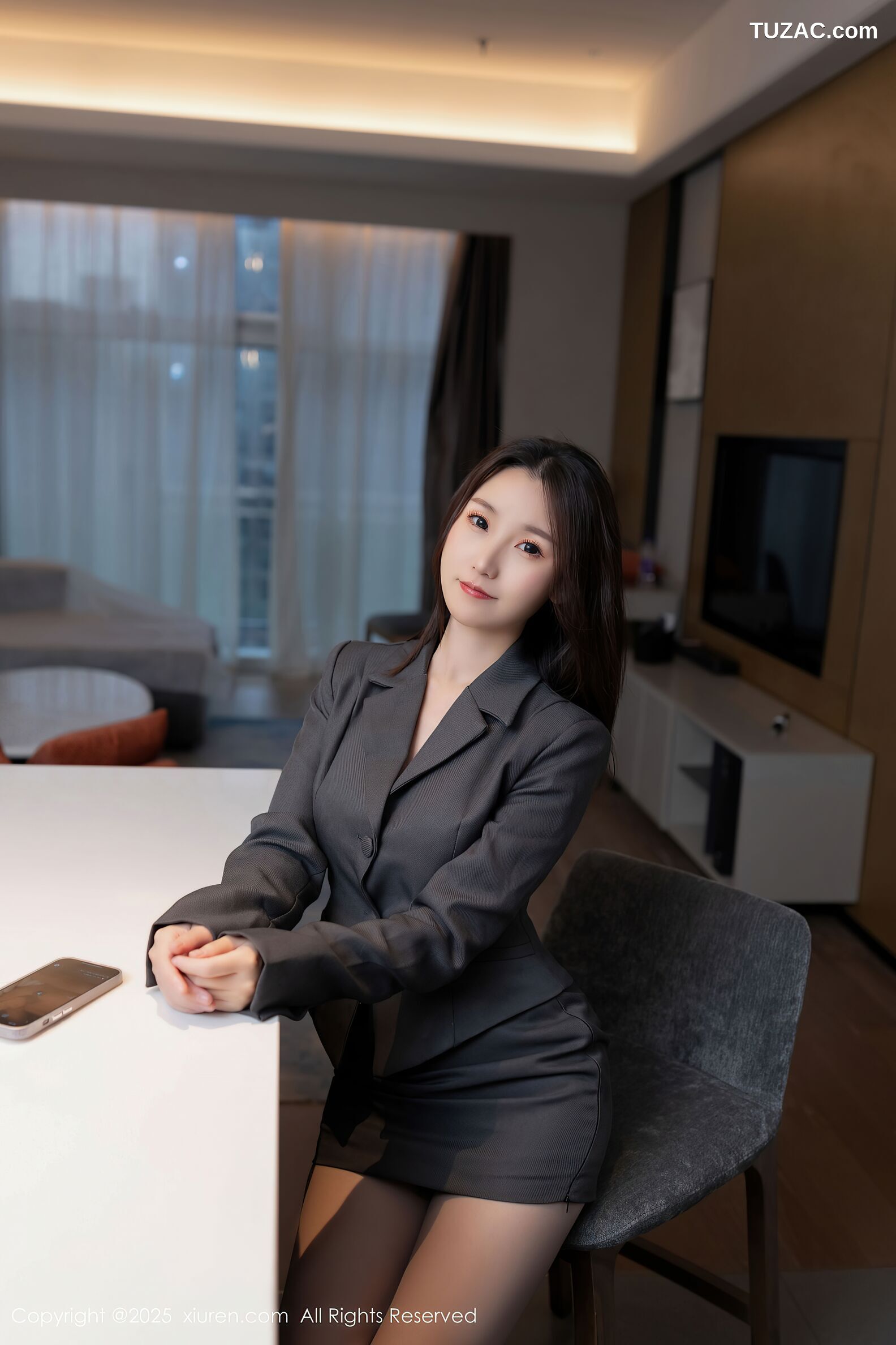 XiuRen秀人网-10497-杏子Yada-OL灰色裙装白色内衣-2025.07.02