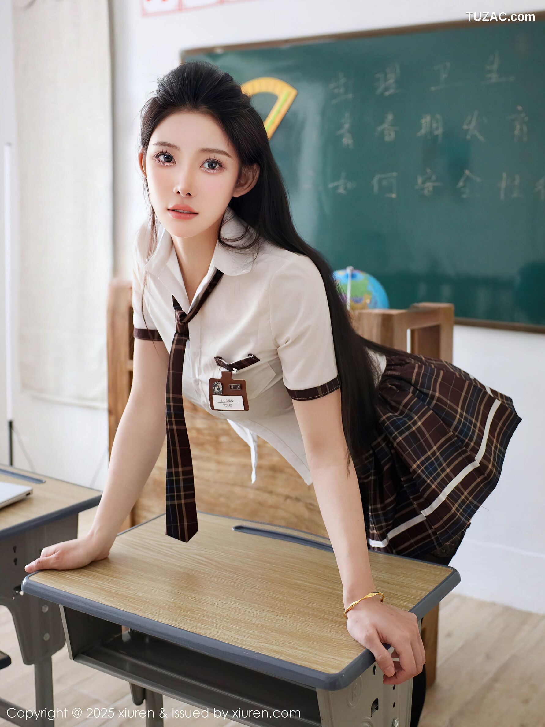 XiuRen秀人网-10512-梨霜儿-JK女学生白衬衫短裙教室场景-2025.07.04