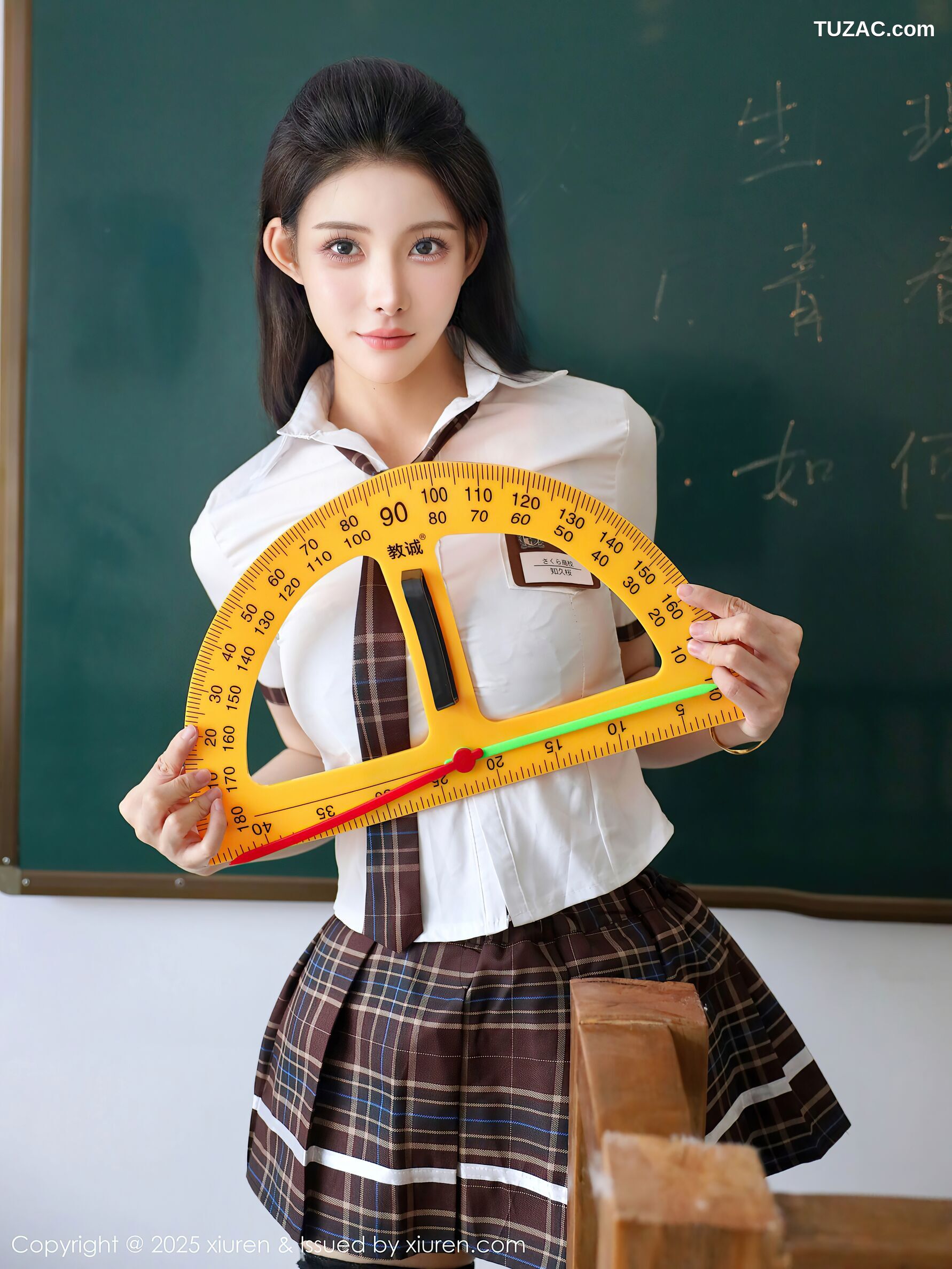 XiuRen秀人网-10512-梨霜儿-JK女学生白衬衫短裙教室场景-2025.07.04