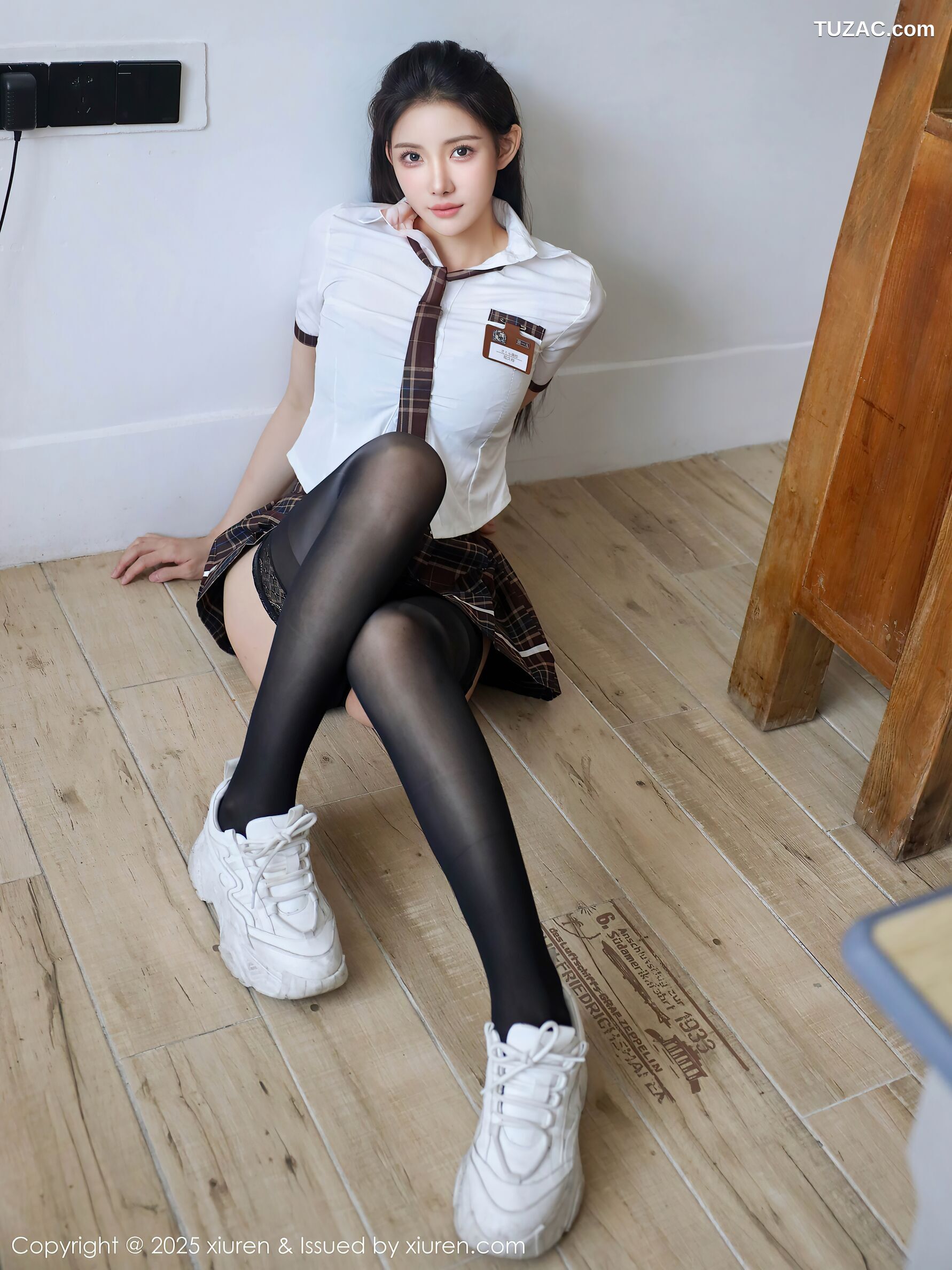 XiuRen秀人网-10512-梨霜儿-JK女学生白衬衫短裙教室场景-2025.07.04