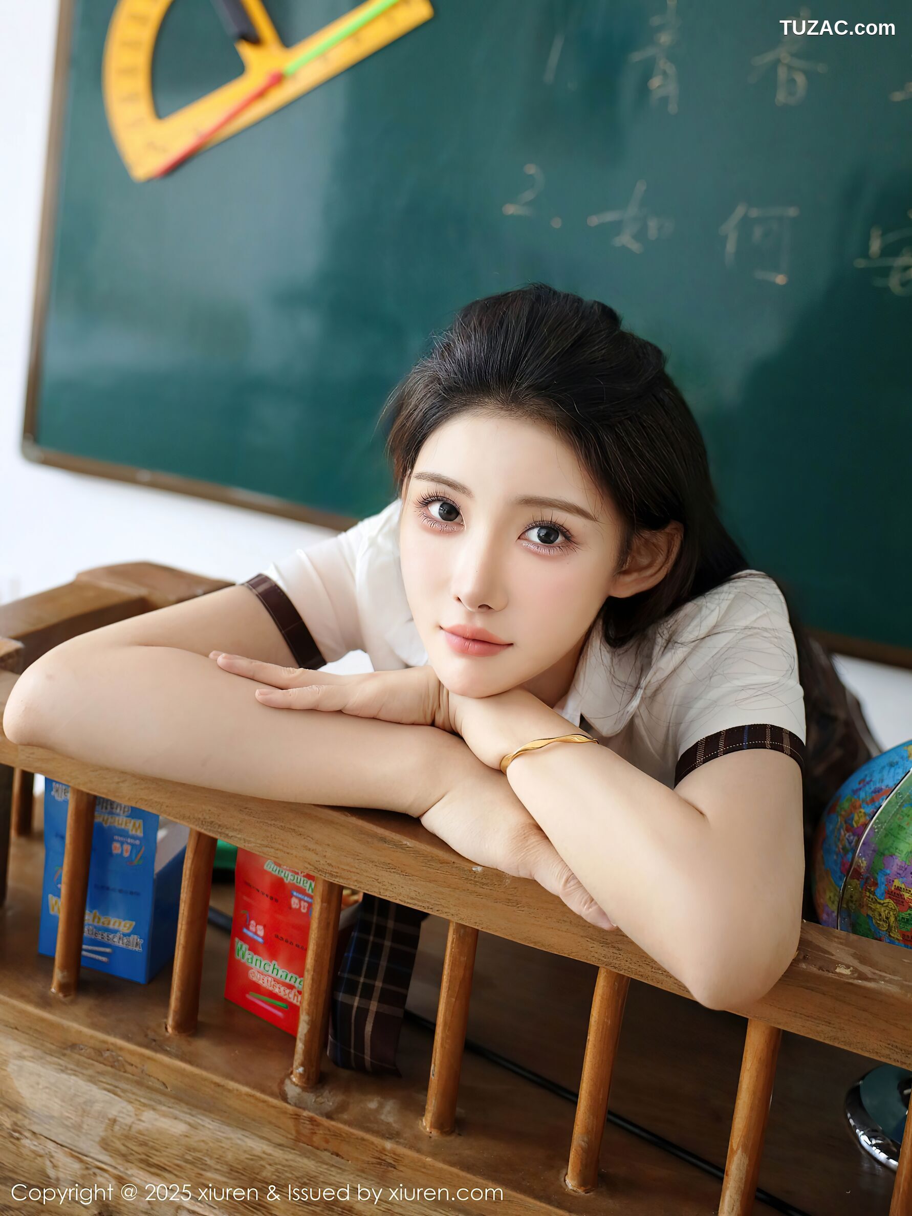 XiuRen秀人网-10512-梨霜儿-JK女学生白衬衫短裙教室场景-2025.07.04