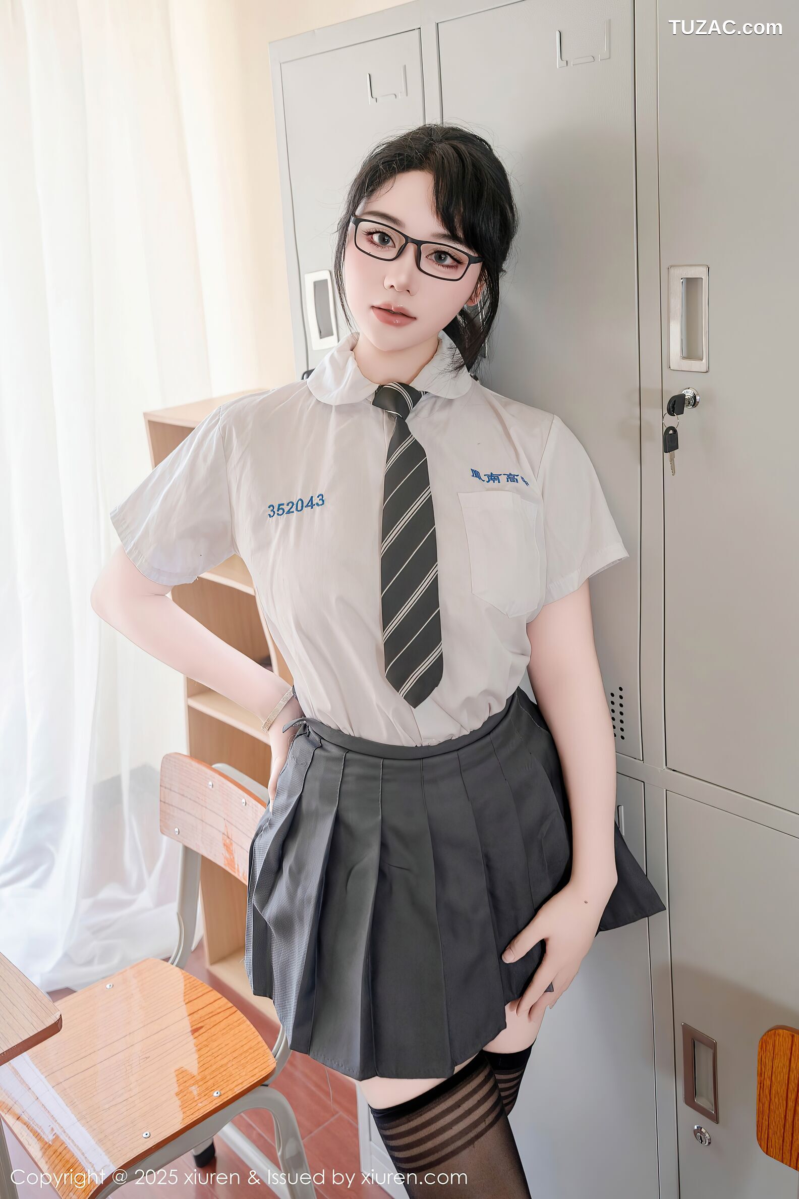 XiuRen秀人网-10530-汐汐爱吃草莓-新学校新生活短裙女学生爆乳-2025.07.10