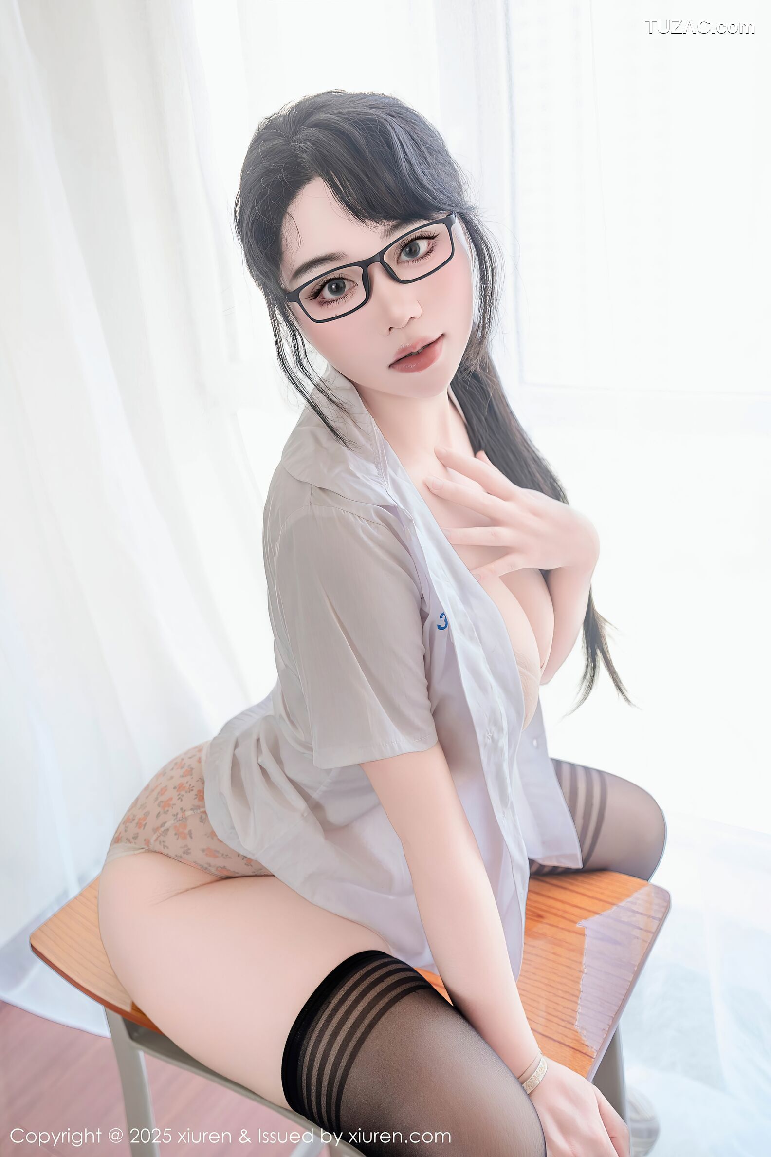 XiuRen秀人网-10530-汐汐爱吃草莓-新学校新生活短裙女学生爆乳-2025.07.10