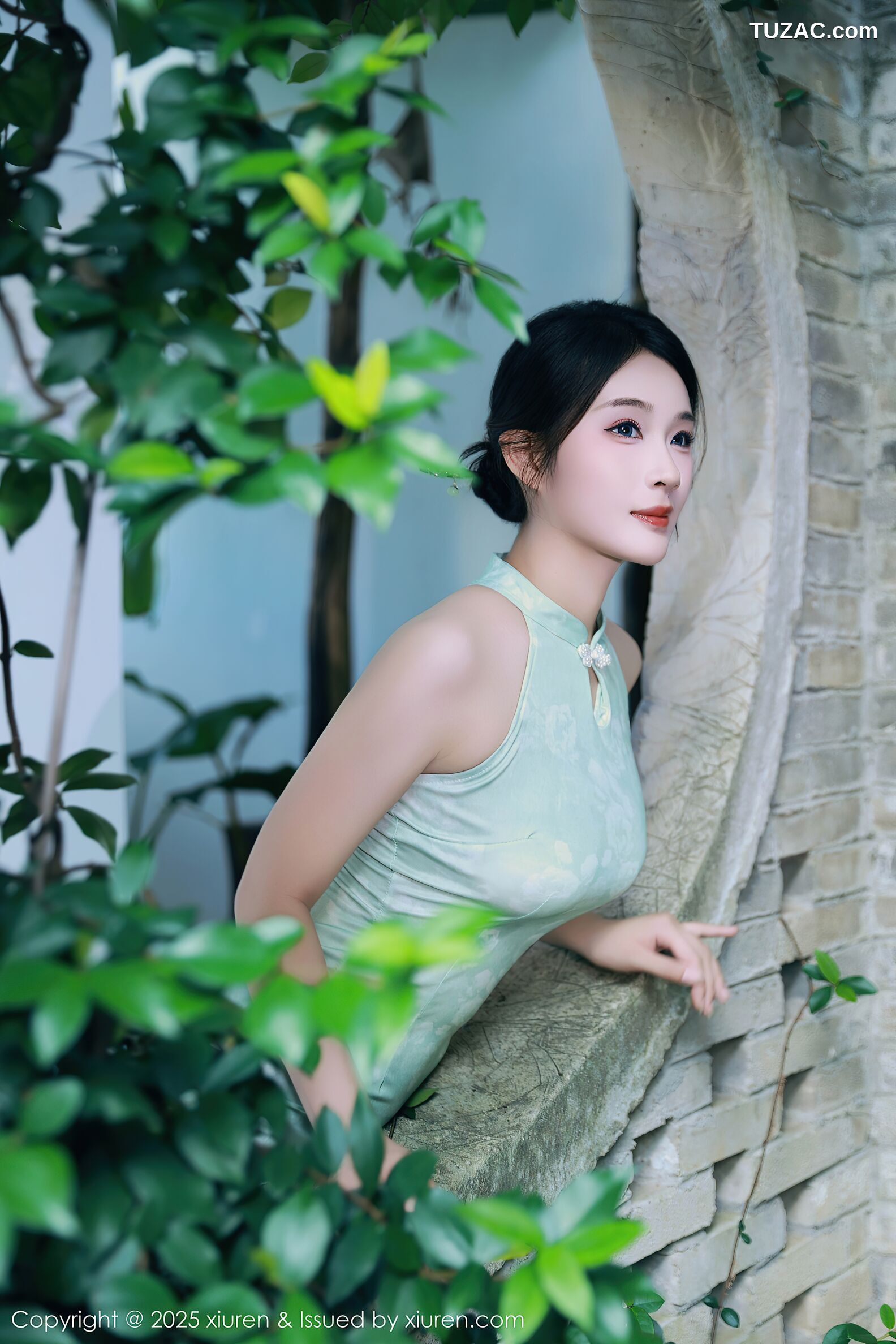 XiuRen秀人网-10538-南乔-浅绿色旗袍户外-透视白纱湿身爆乳-2025.07.11