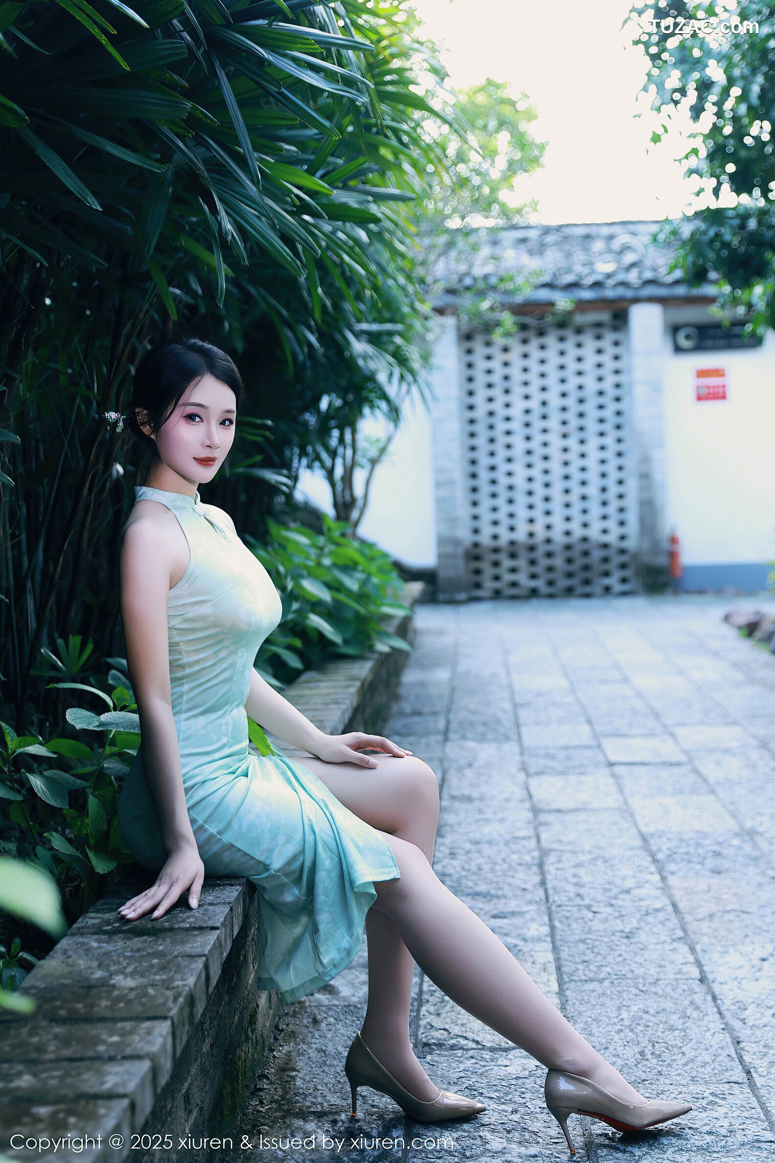 XiuRen秀人网-10538-南乔-浅绿色旗袍户外-透视白纱湿身爆乳-2025.07.11