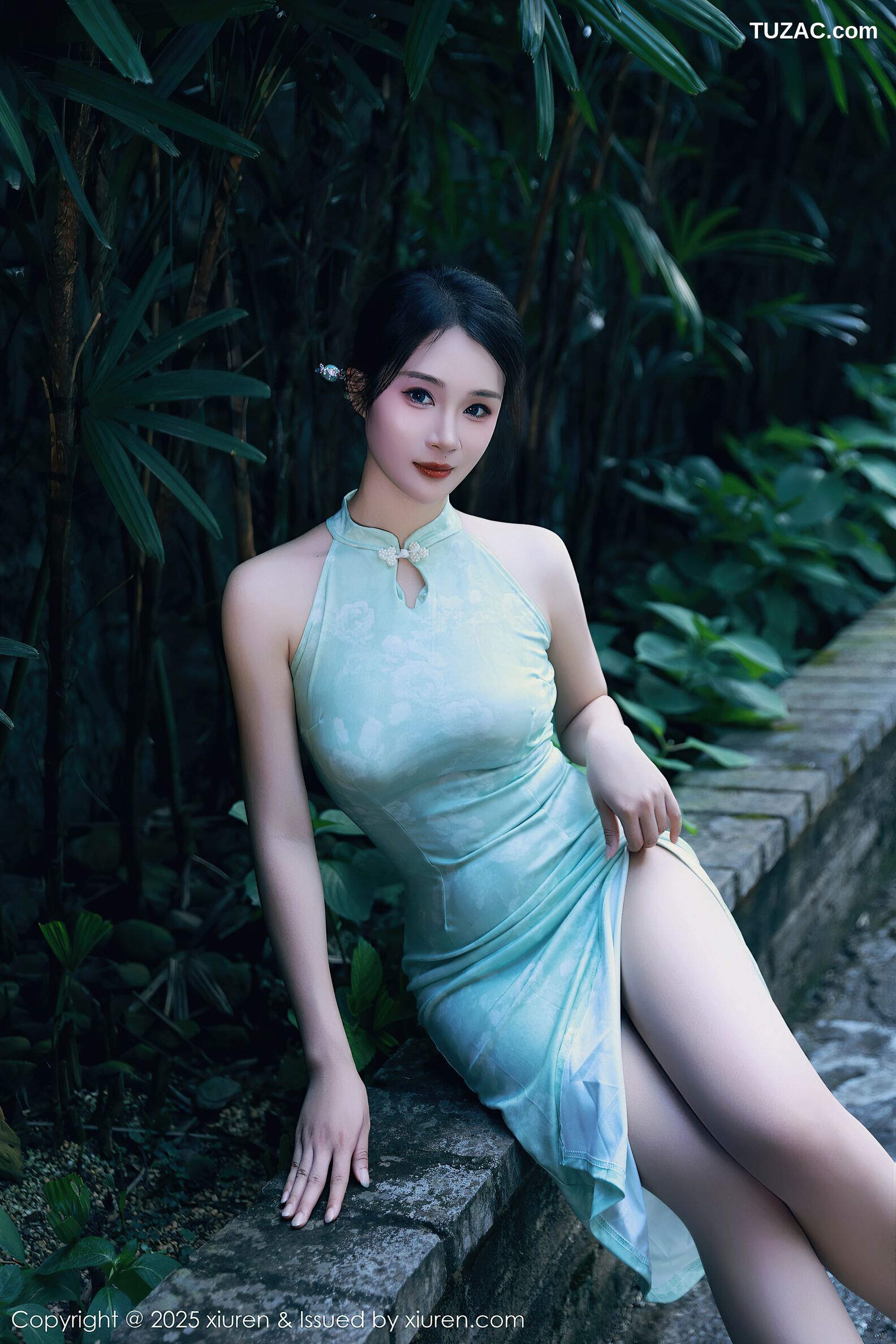 XiuRen秀人网-10538-南乔-浅绿色旗袍户外-透视白纱湿身爆乳-2025.07.11