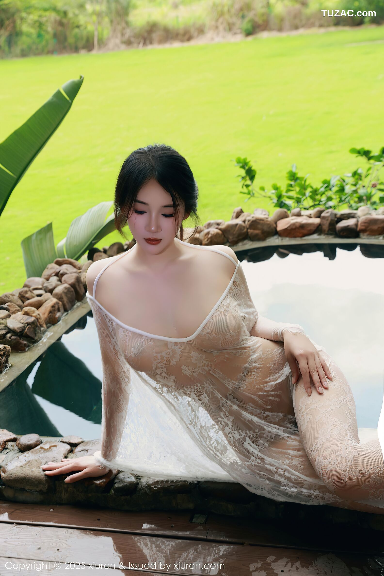 XiuRen秀人网-10538-南乔-浅绿色旗袍户外-透视白纱湿身爆乳-2025.07.11
