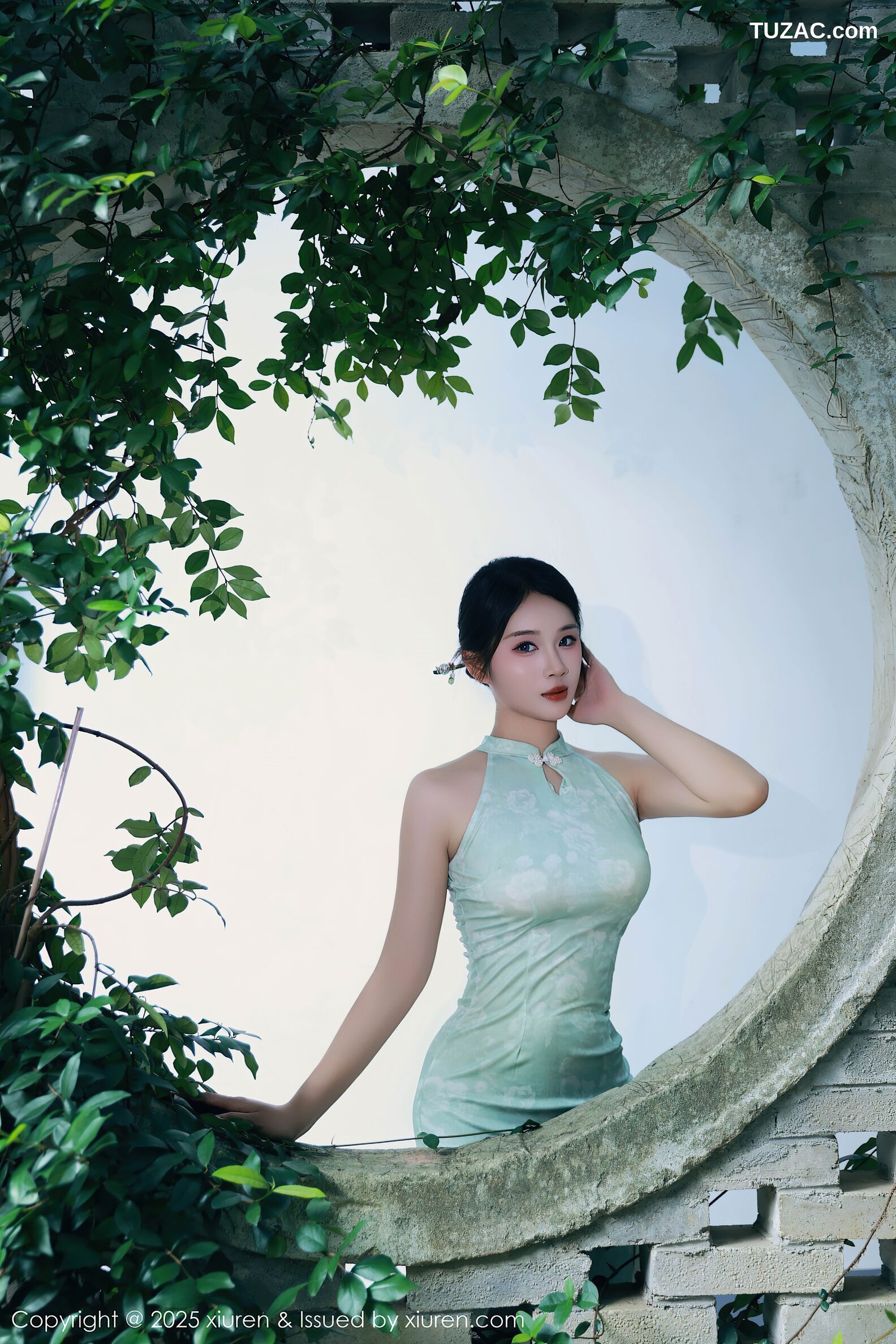 XiuRen秀人网-10538-南乔-浅绿色旗袍户外-透视白纱湿身爆乳-2025.07.11