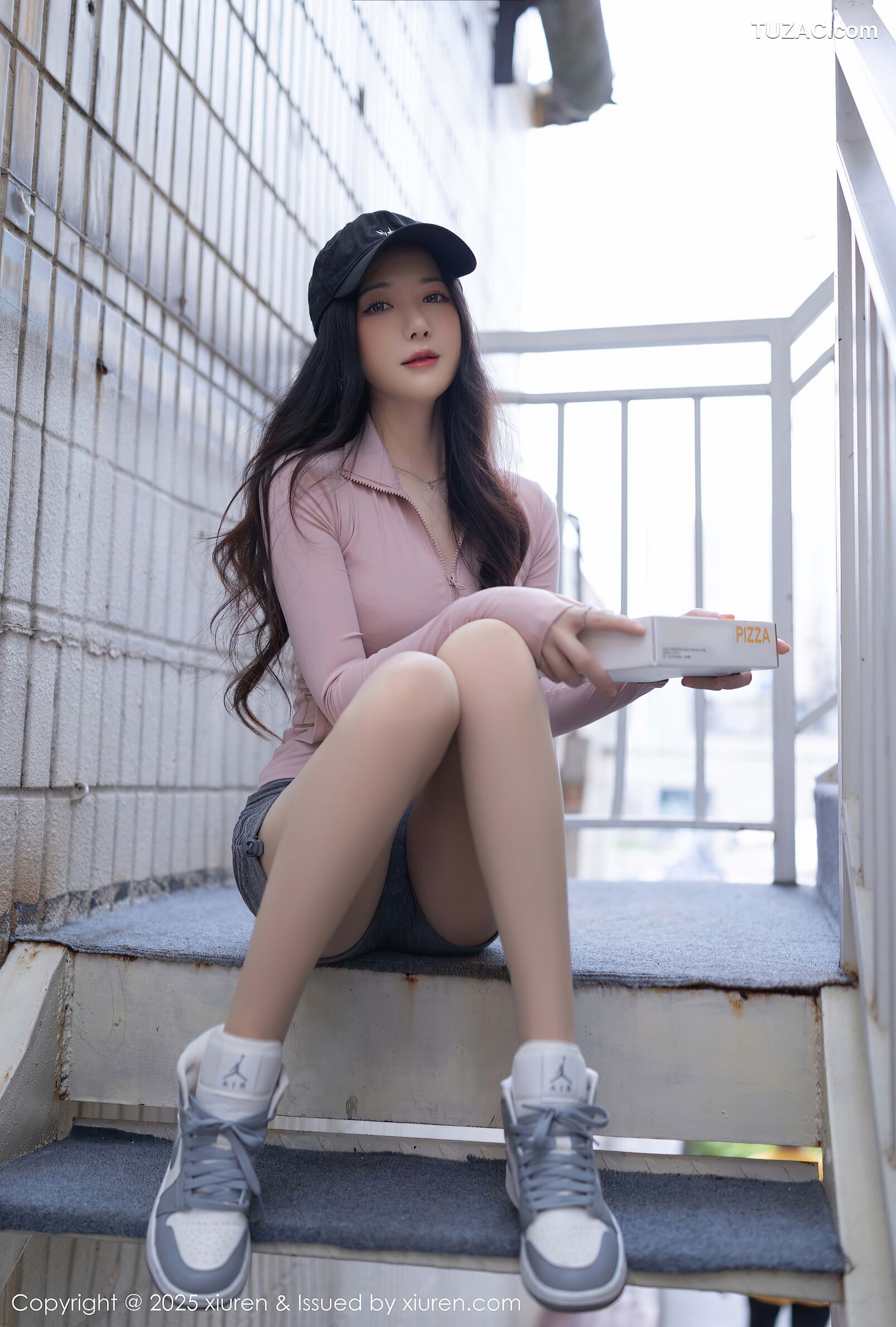 XiuRen秀人网-10542-鱼子酱Fish-淡粉运动上衣运动短裤-2025.07.11
