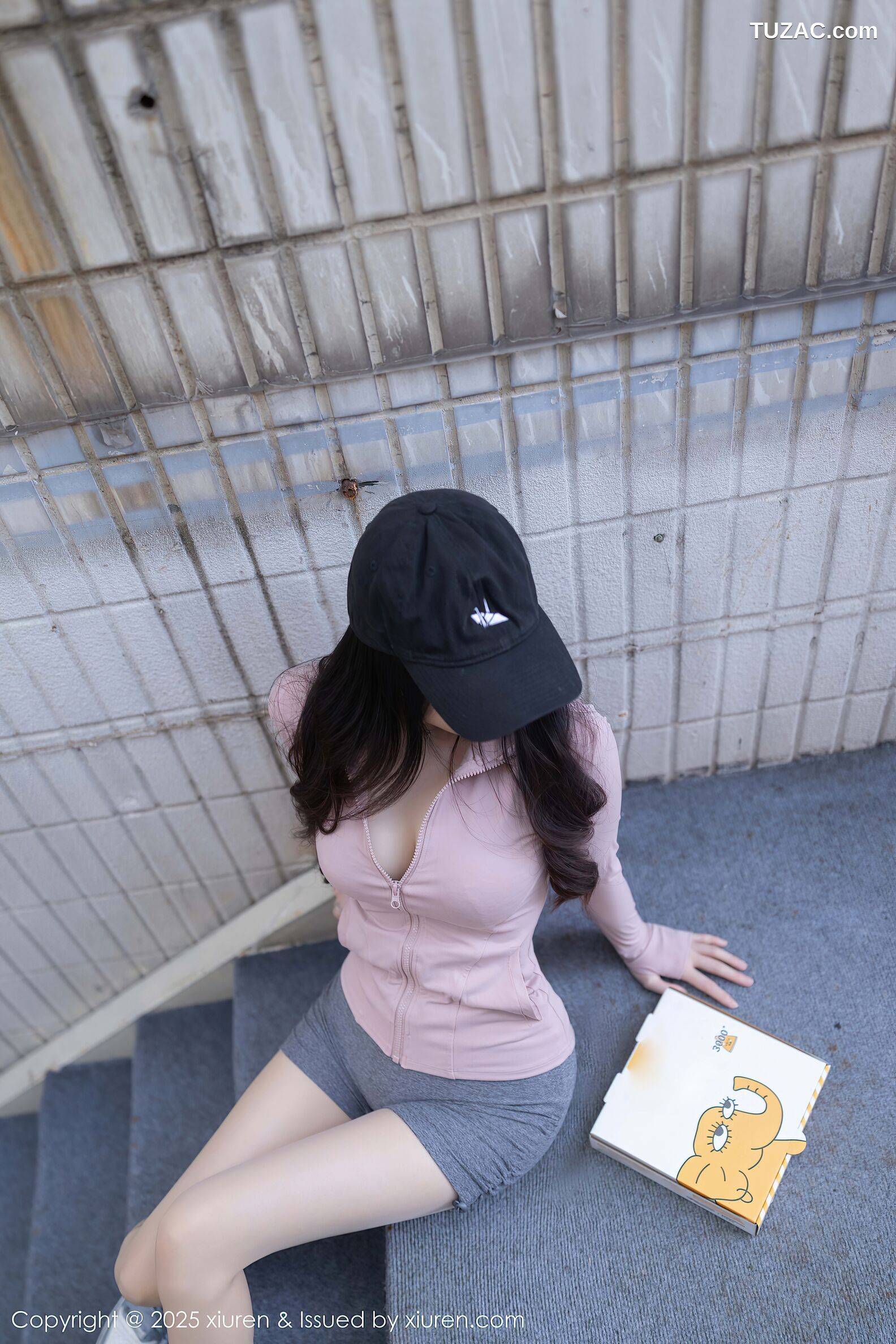 XiuRen秀人网-10542-鱼子酱Fish-淡粉运动上衣运动短裤-2025.07.11