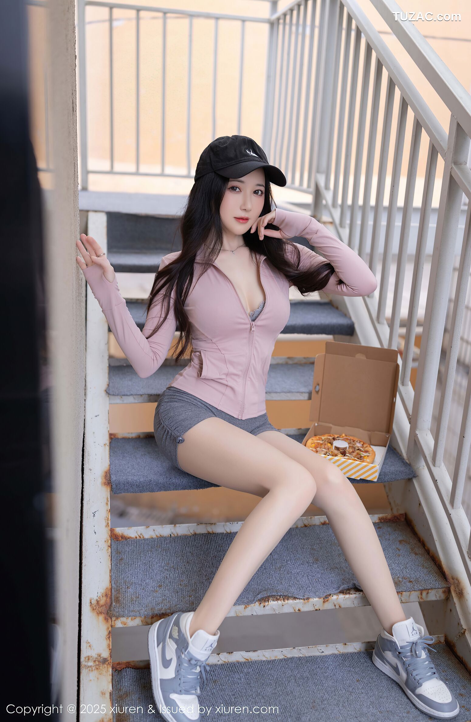 XiuRen秀人网-10542-鱼子酱Fish-淡粉运动上衣运动短裤-2025.07.11