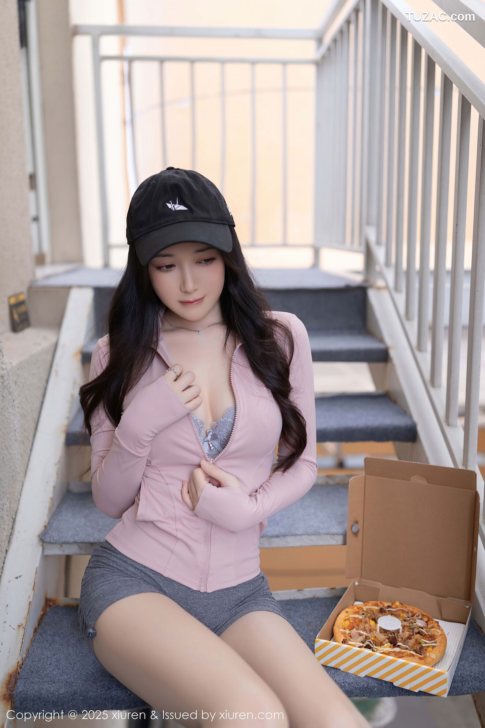 XiuRen秀人网-10542-鱼子酱Fish-淡粉运动上衣运动短裤-2025.07.11