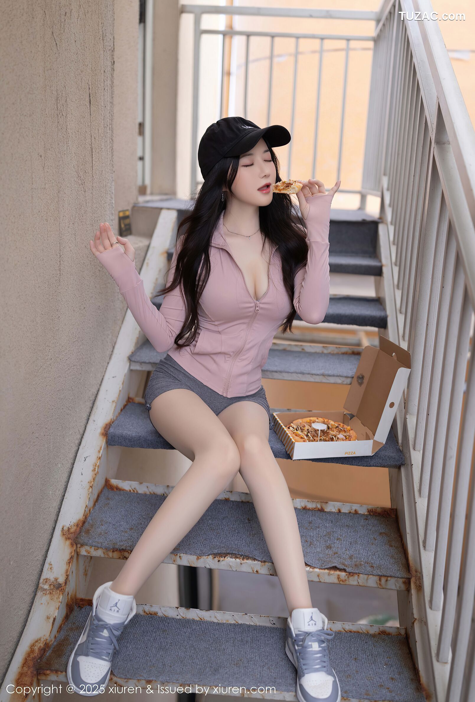 XiuRen秀人网-10542-鱼子酱Fish-淡粉运动上衣运动短裤-2025.07.11
