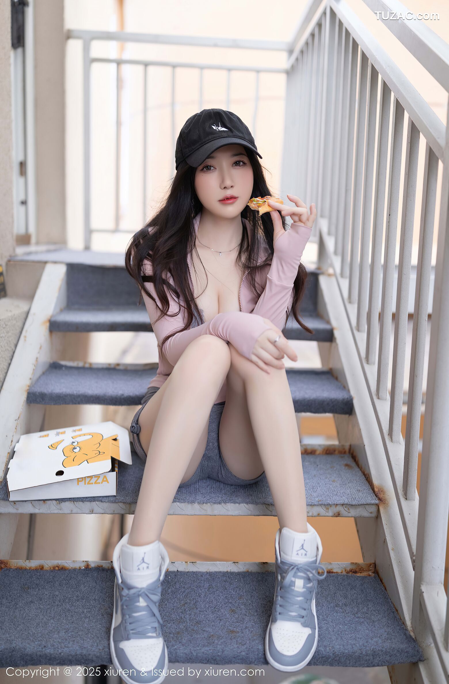 XiuRen秀人网-10542-鱼子酱Fish-淡粉运动上衣运动短裤-2025.07.11