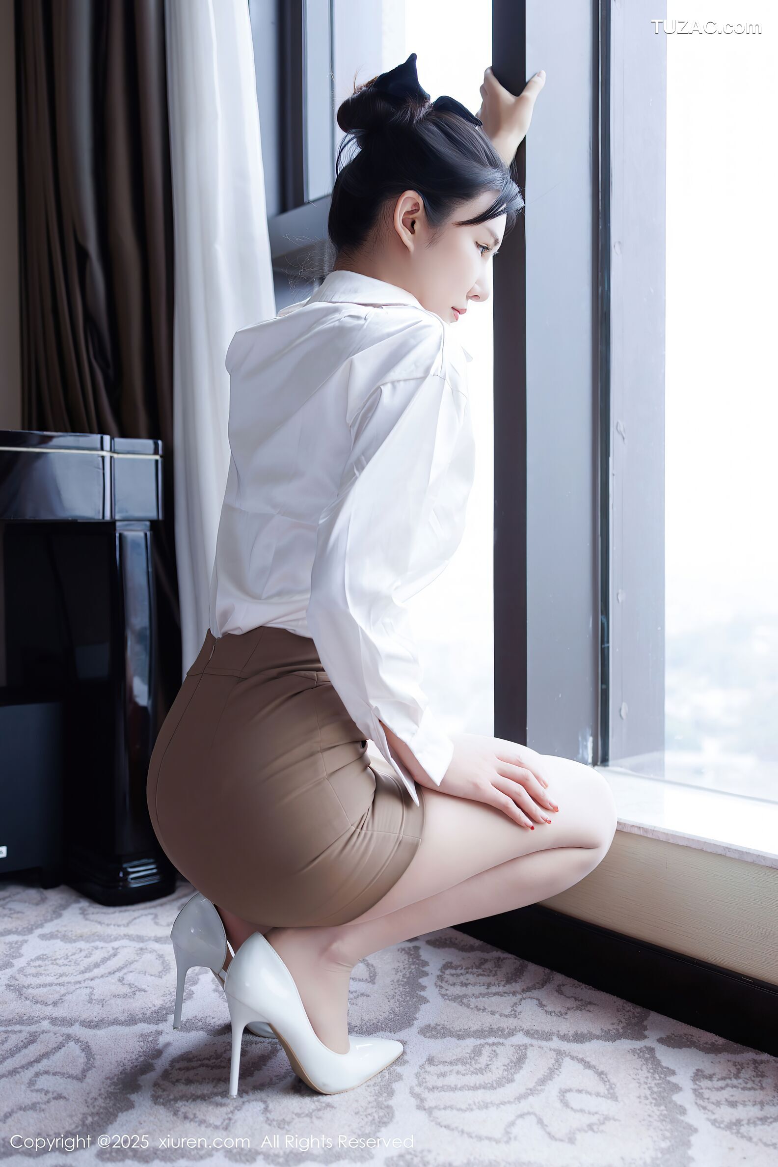 XiuRen秀人网-10543-艺艺yiyi-白衬衫米色短裙白蕾丝内衣-2025.07.14