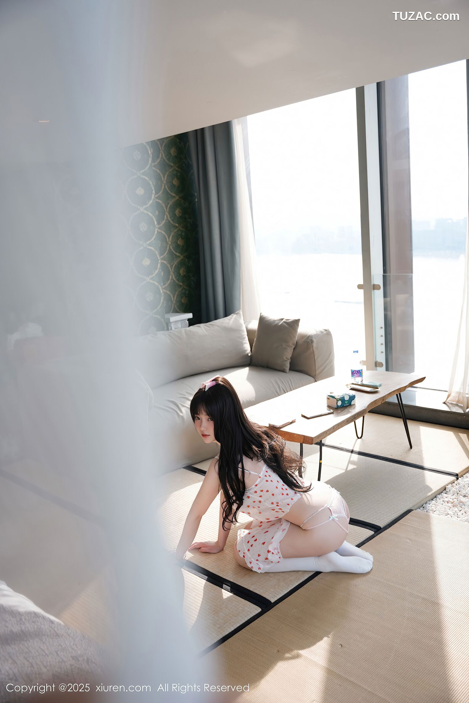 XiuRen秀人网-10556-软情-清纯美女草莓图案白色吊带短裙-2025.07.17