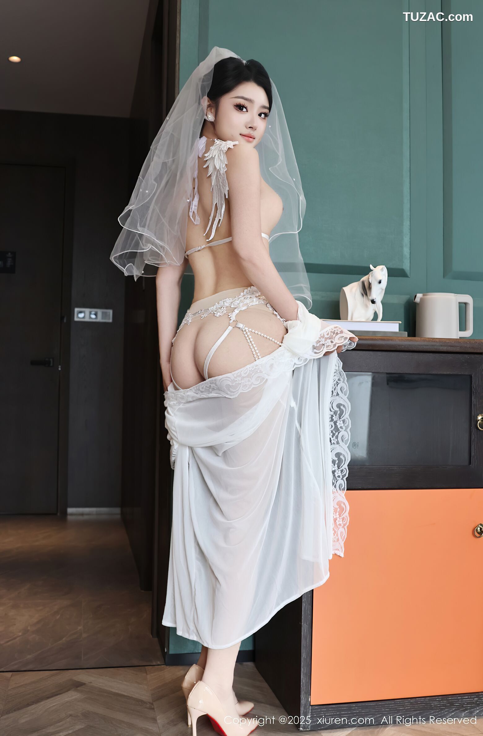 XiuRen秀人网-10559-糯梨子-情趣白色婚纱-2025.07.18