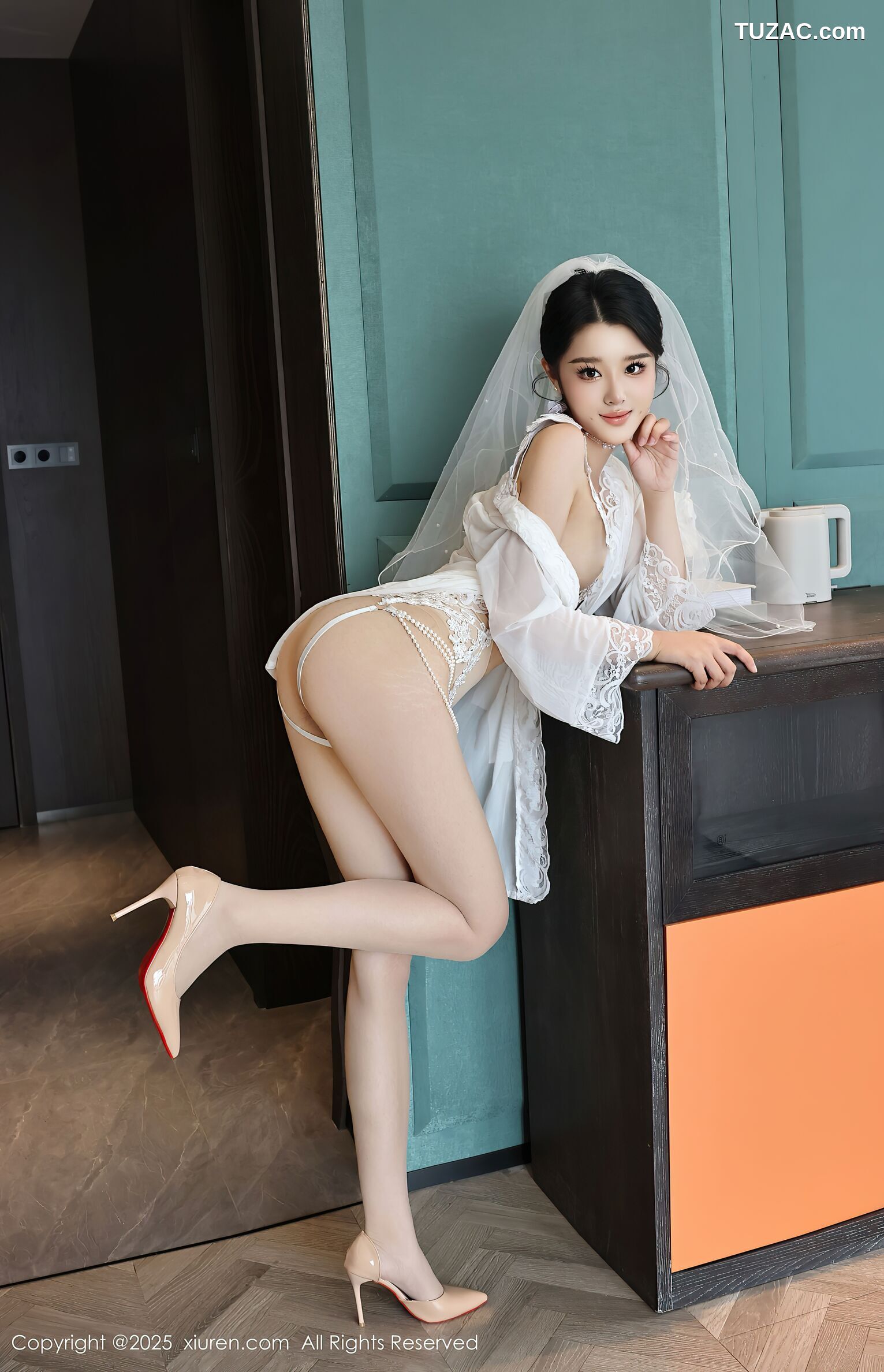XiuRen秀人网-10559-糯梨子-情趣白色婚纱-2025.07.18