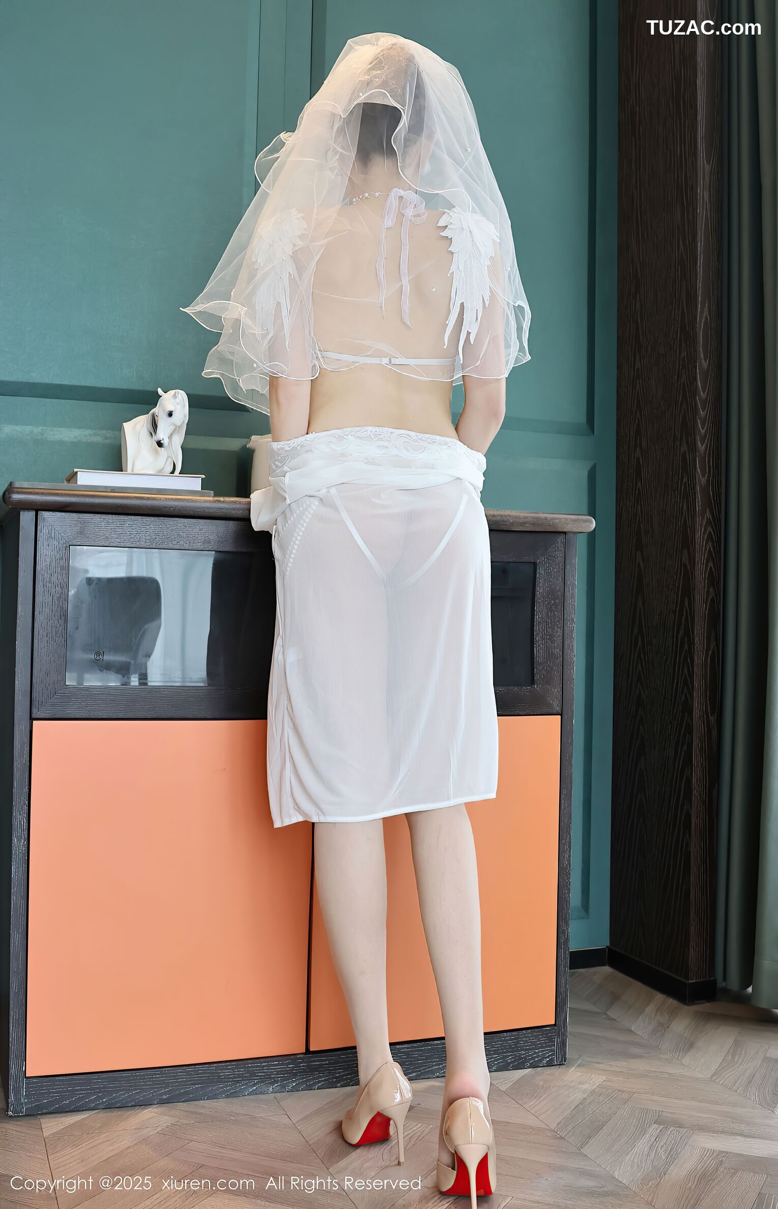 XiuRen秀人网-10559-糯梨子-情趣白色婚纱-2025.07.18