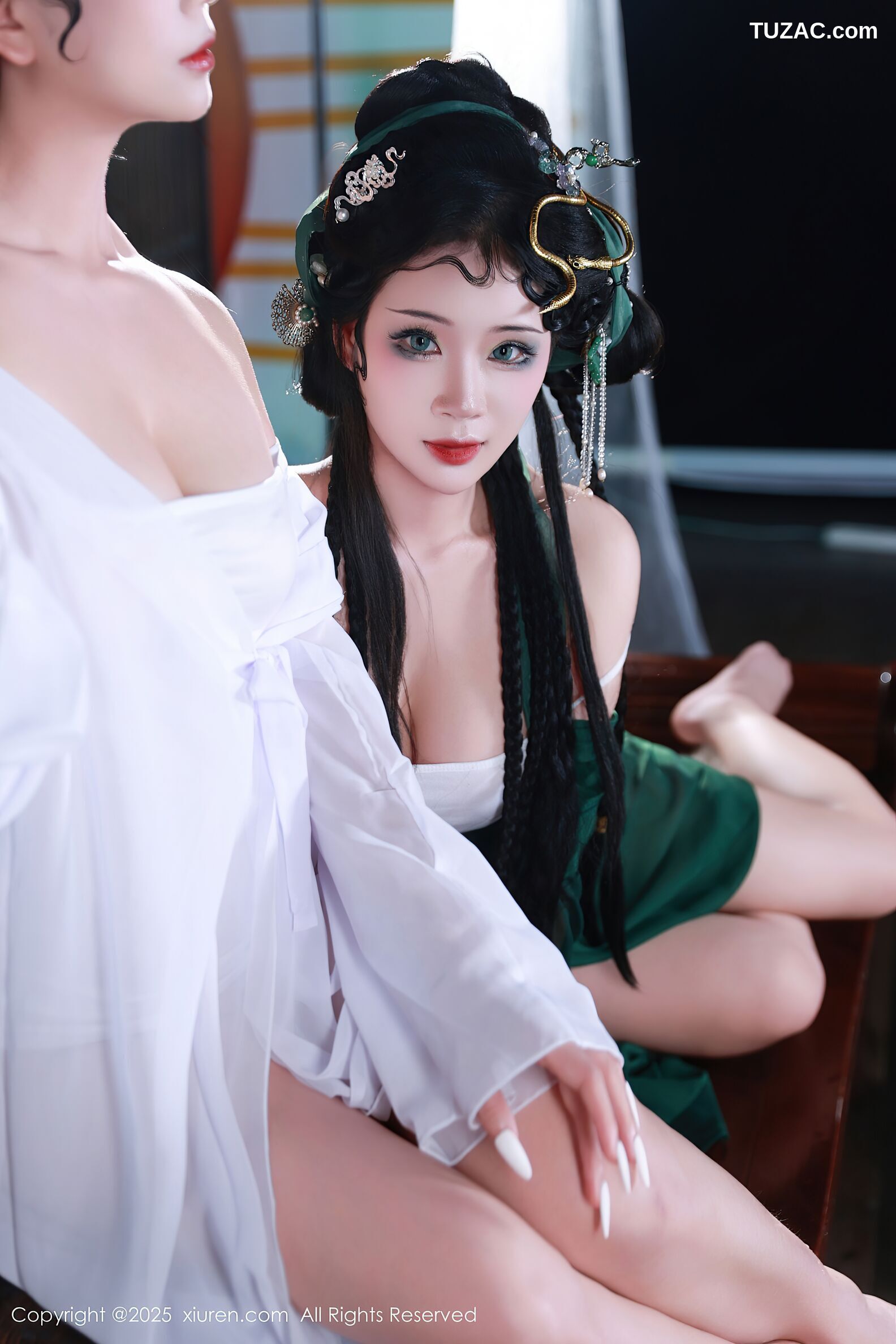 XiuRen秀人网-10561-南乔-玫瑰我爱你-古风姐妹花《青蛇》主题-2025.07.18