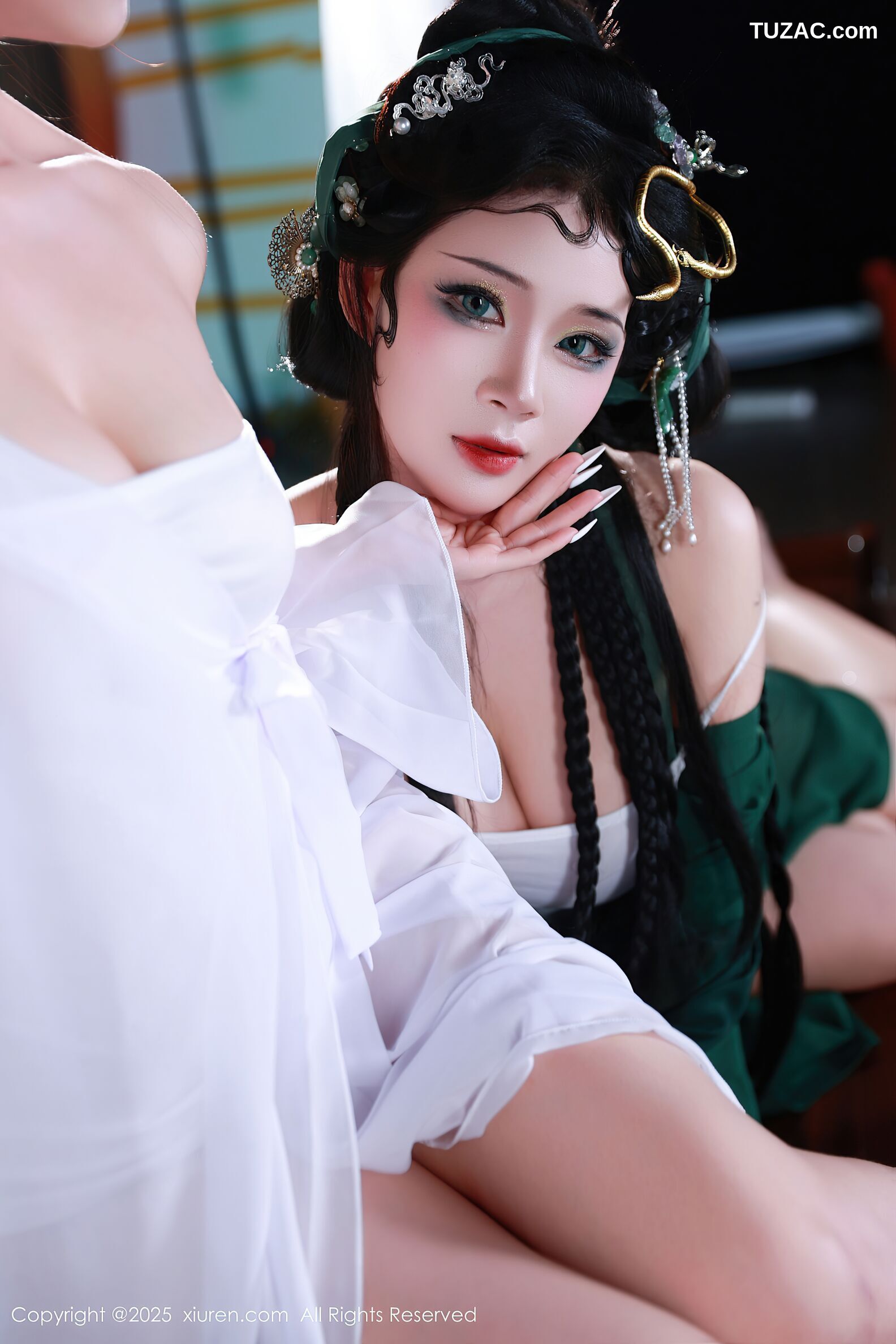 XiuRen秀人网-10561-南乔-玫瑰我爱你-古风姐妹花《青蛇》主题-2025.07.18
