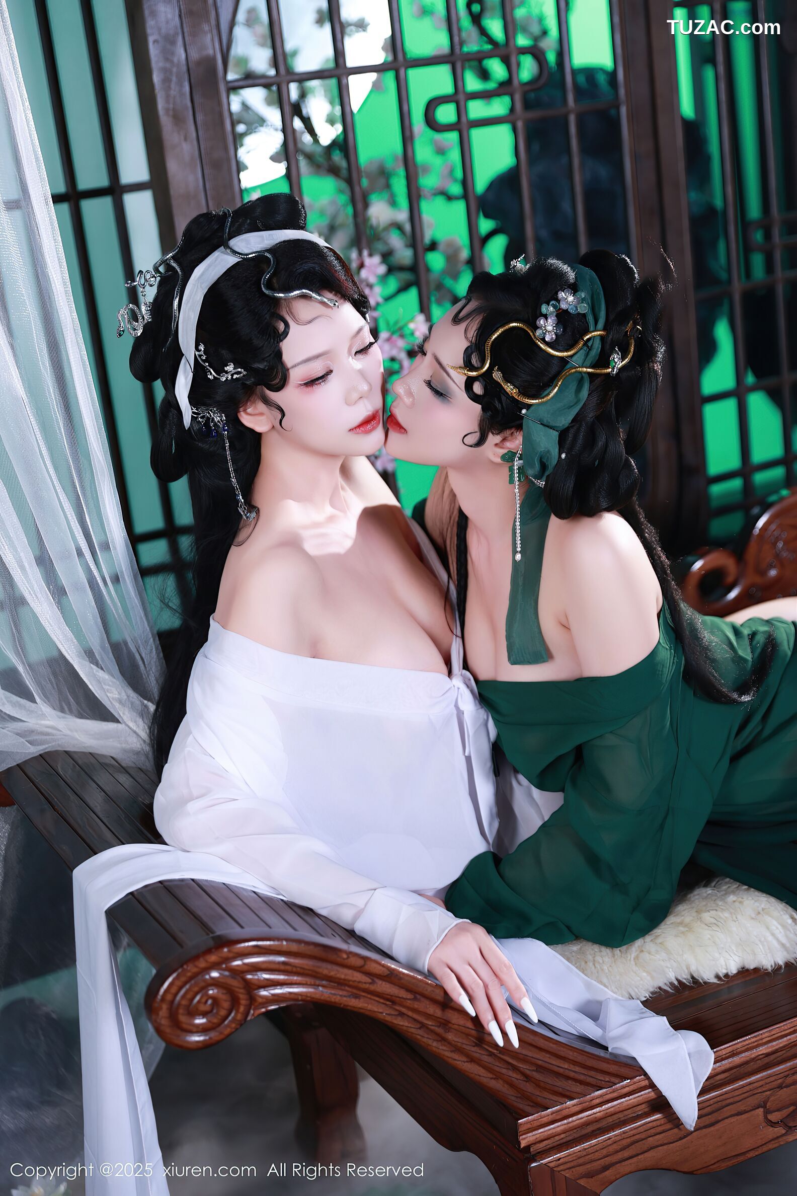 XiuRen秀人网-10561-南乔-玫瑰我爱你-古风姐妹花《青蛇》主题-2025.07.18