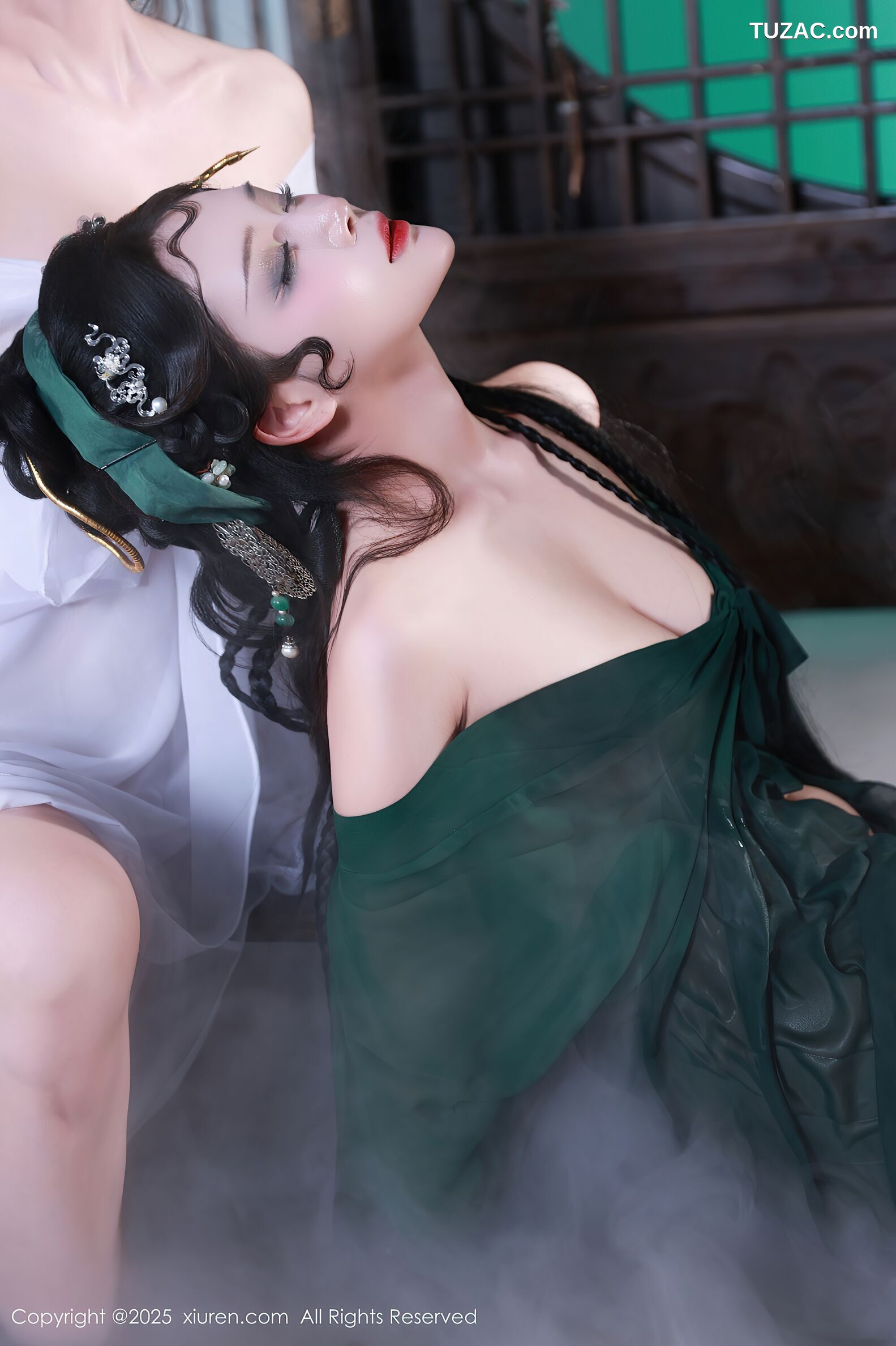 XiuRen秀人网-10561-南乔-玫瑰我爱你-古风姐妹花《青蛇》主题-2025.07.18