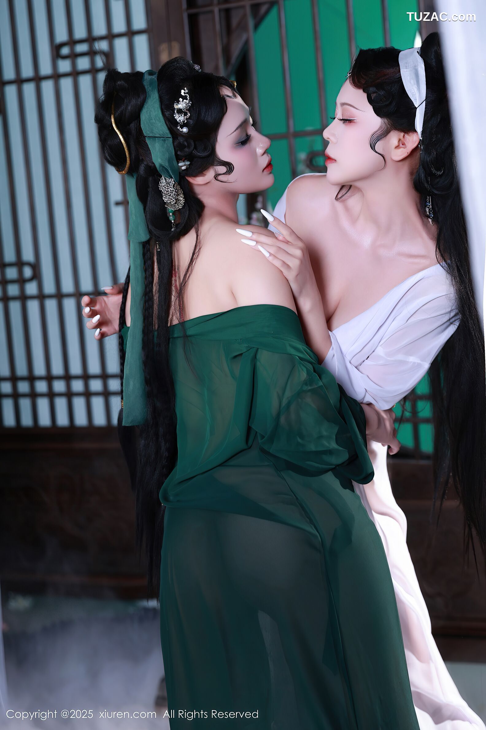XiuRen秀人网-10561-南乔-玫瑰我爱你-古风姐妹花《青蛇》主题-2025.07.18
