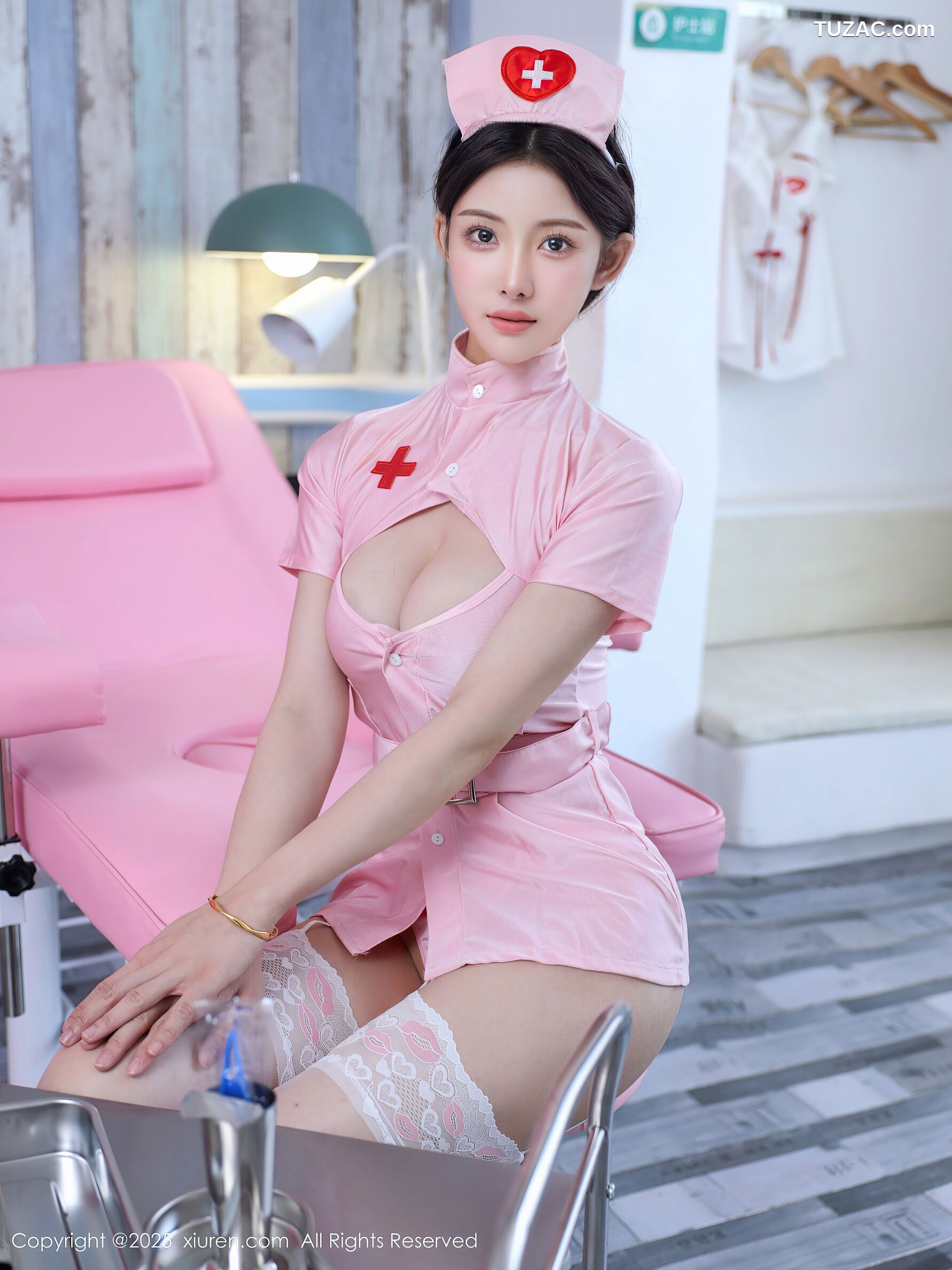 XiuRen秀人网-10563-梨霜儿-粉色情趣护士装爆乳-2025.07.18