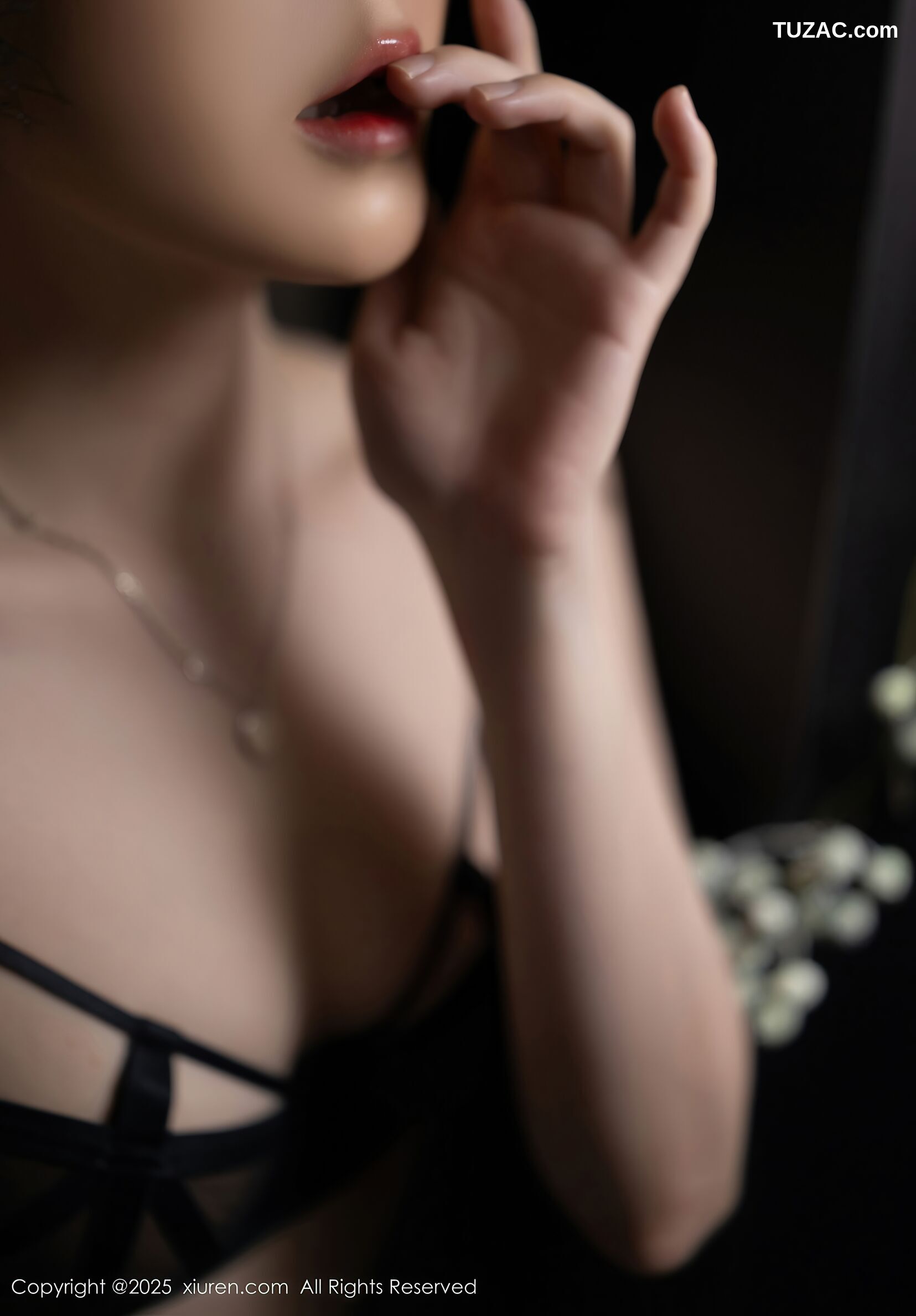 XiuRen秀人网-10564-鱼子酱Fish-黑大衣情趣黑内衣黑丝爆乳-2025.07.18