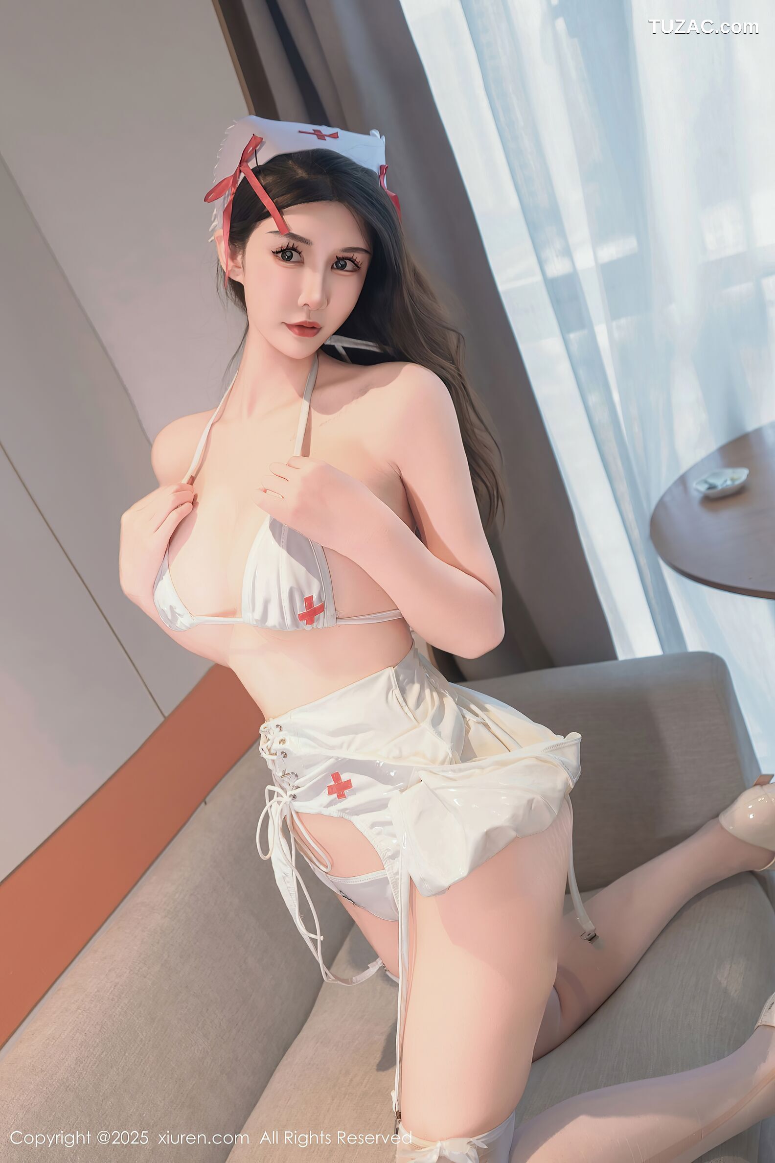 XiuRen秀人网-10565-艺艺yiyi-白色情趣护士装爆乳-2025.07.21