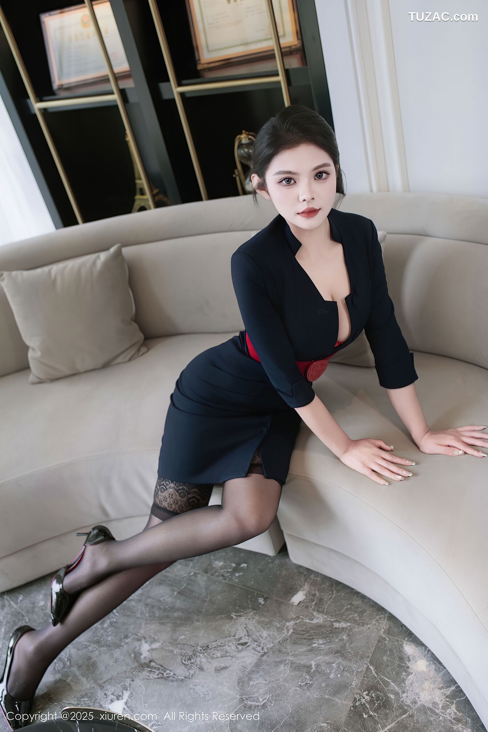 XiuRen秀人网-10574-冬安-深蓝色制服红色内衣黑丝-2025.07.23