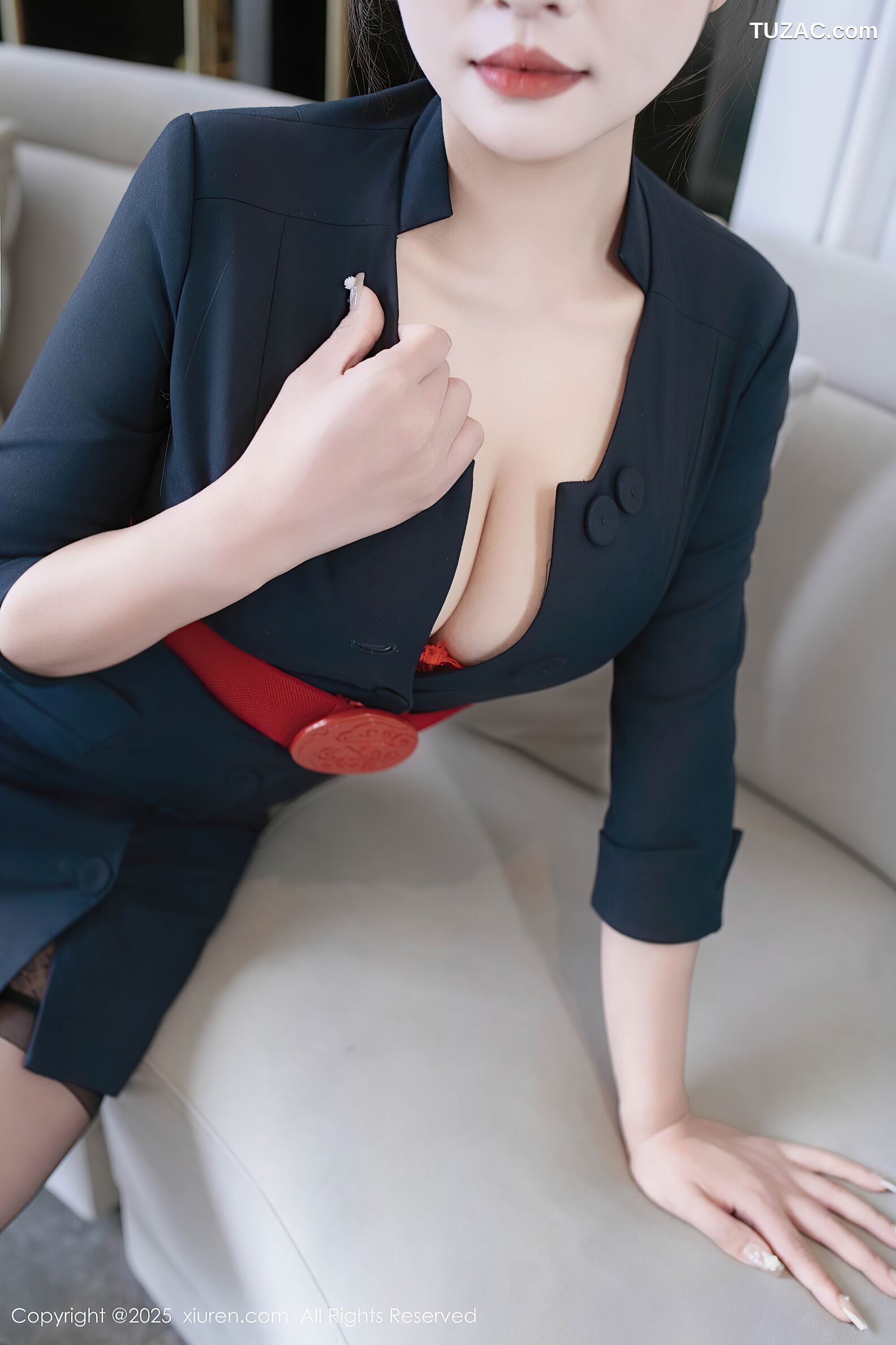 XiuRen秀人网-10574-冬安-深蓝色制服红色内衣黑丝-2025.07.23