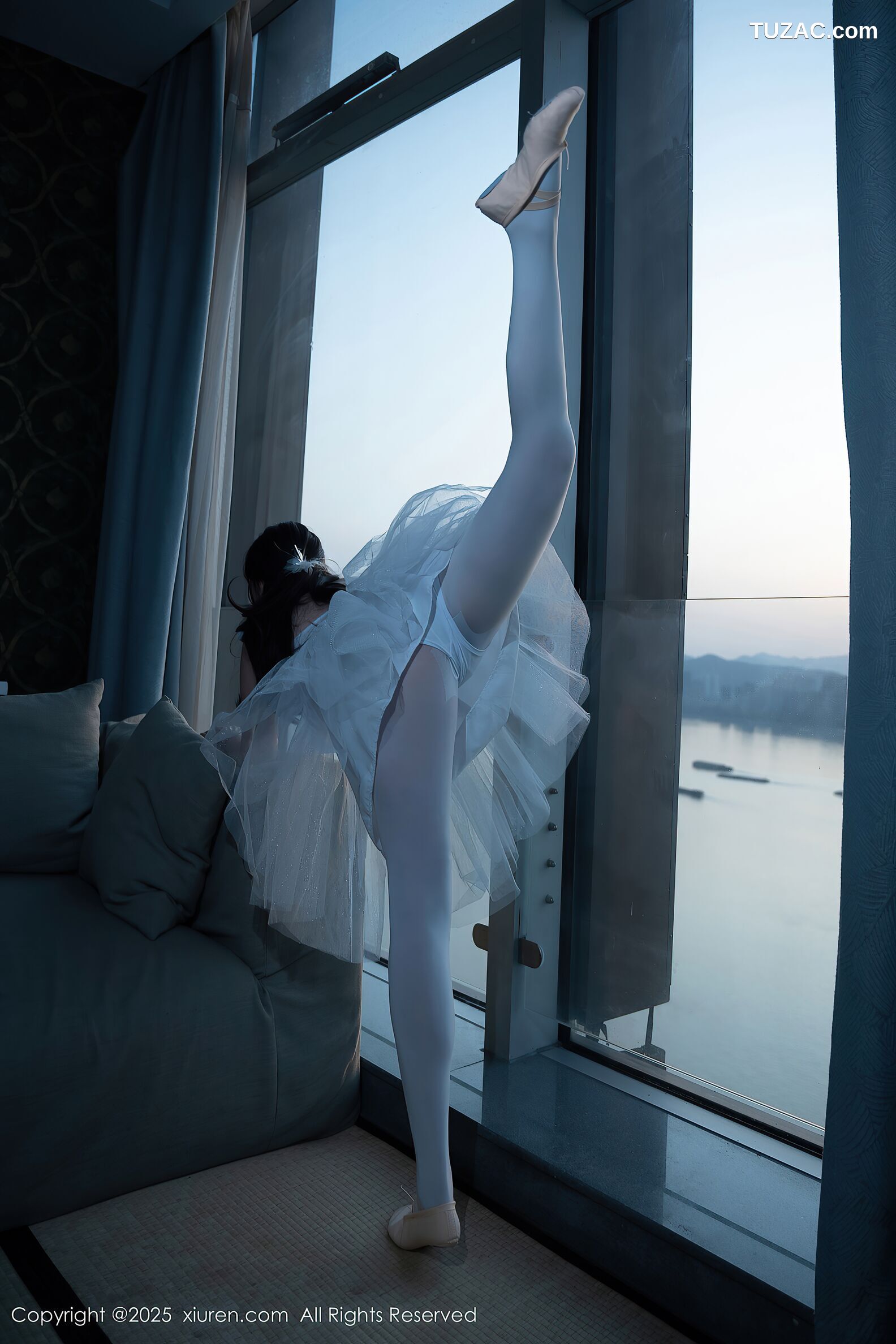 XiuRen秀人网-10575-软情-白色芭蕾服爆乳白丝-2025.07.23