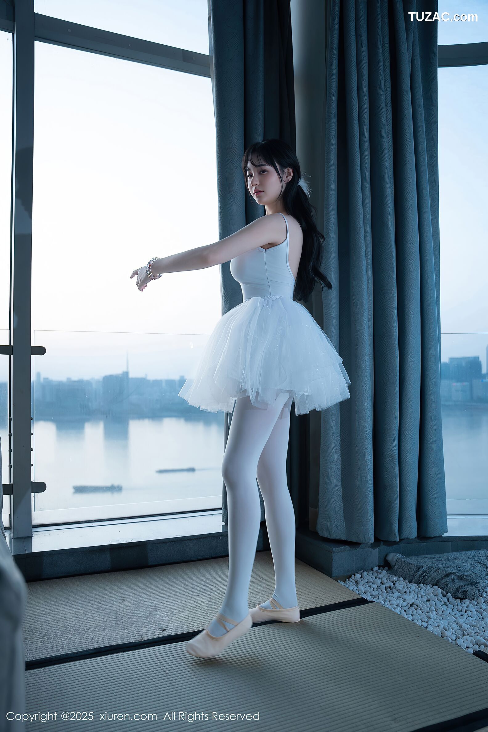 XiuRen秀人网-10575-软情-白色芭蕾服爆乳白丝-2025.07.23