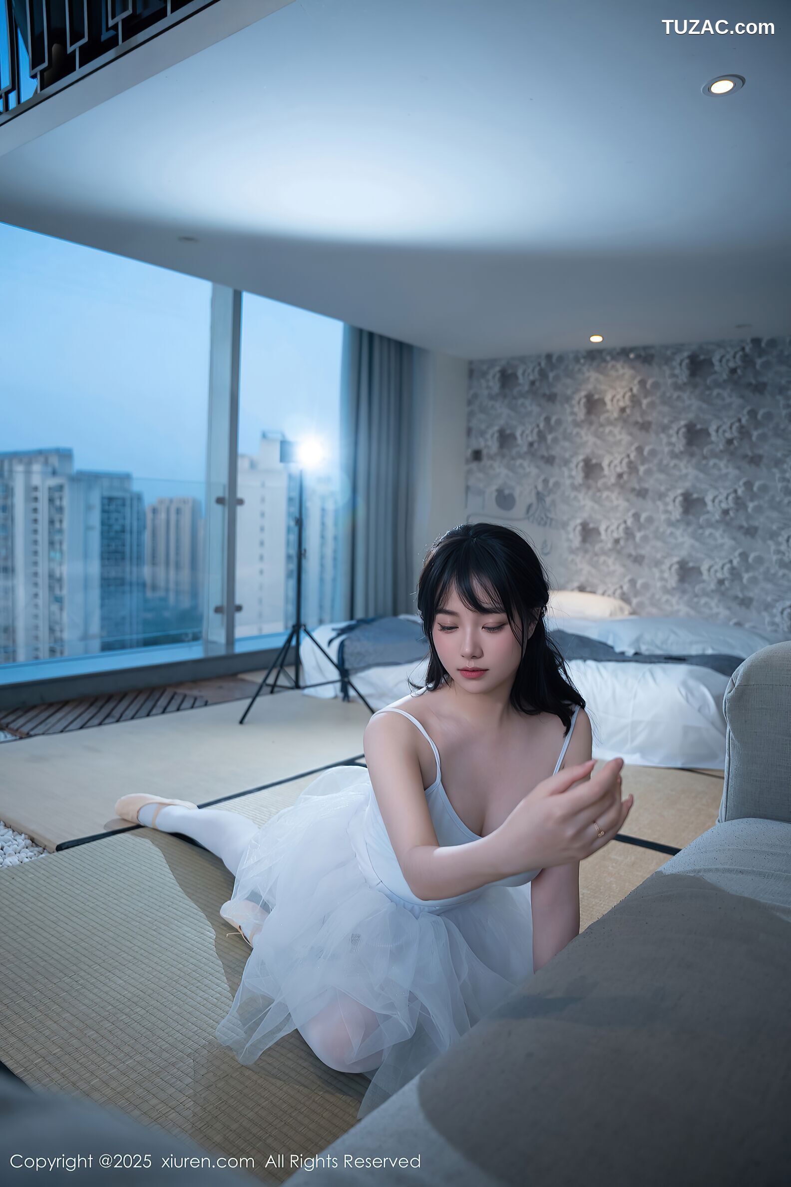 XiuRen秀人网-10575-软情-白色芭蕾服爆乳白丝-2025.07.23