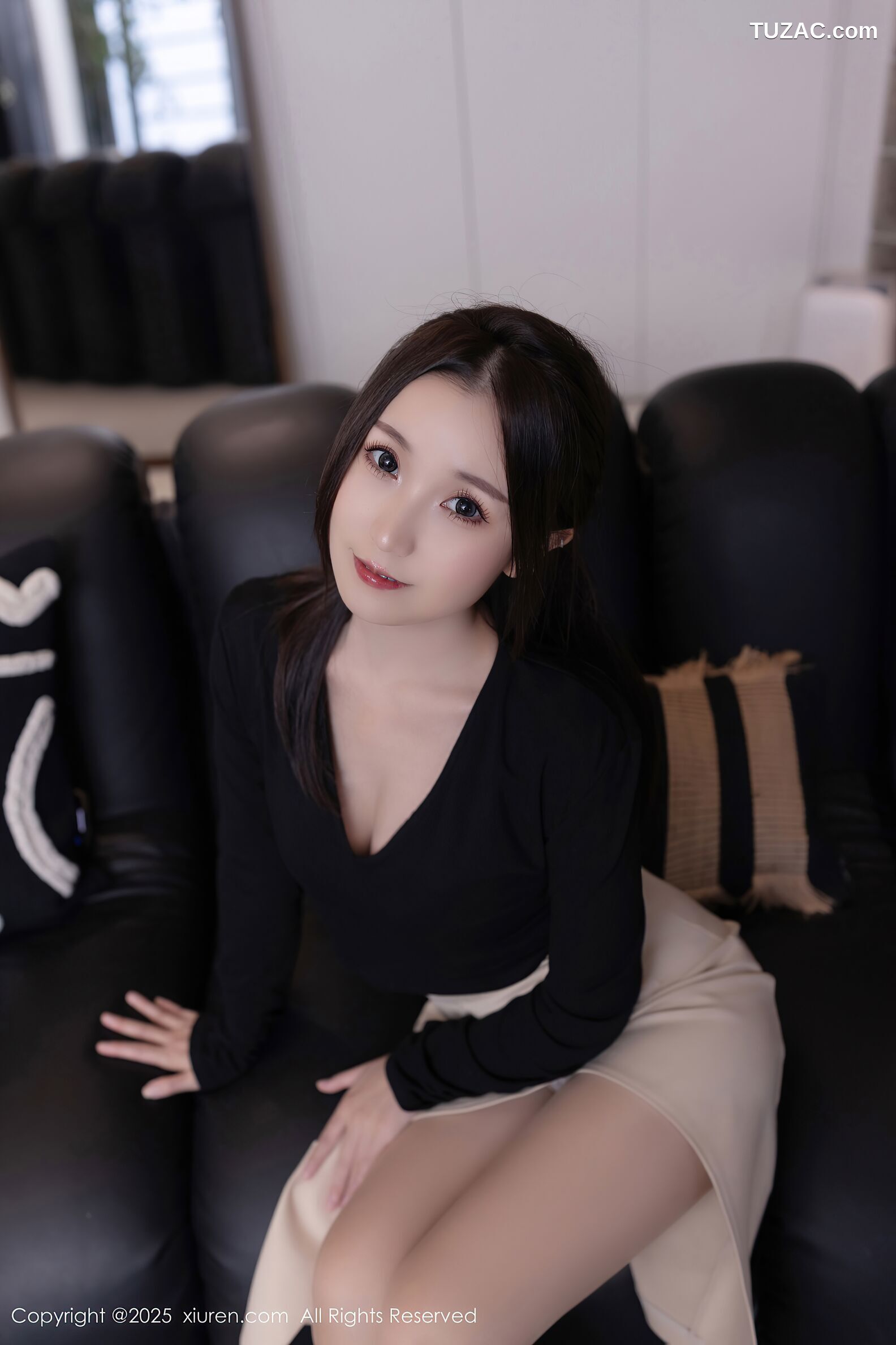 XiuRen秀人网-10576-杏子Yada-诱惑闺蜜弟弟-OL黑T白短裙肉丝-2025.07.23