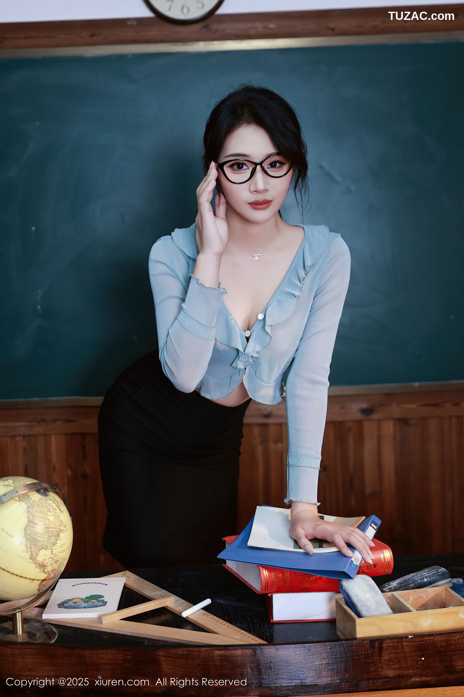 XiuRen秀人网-10585-南乔-教室场景蓝T黑短裙黑丝爆乳-2025.07.25