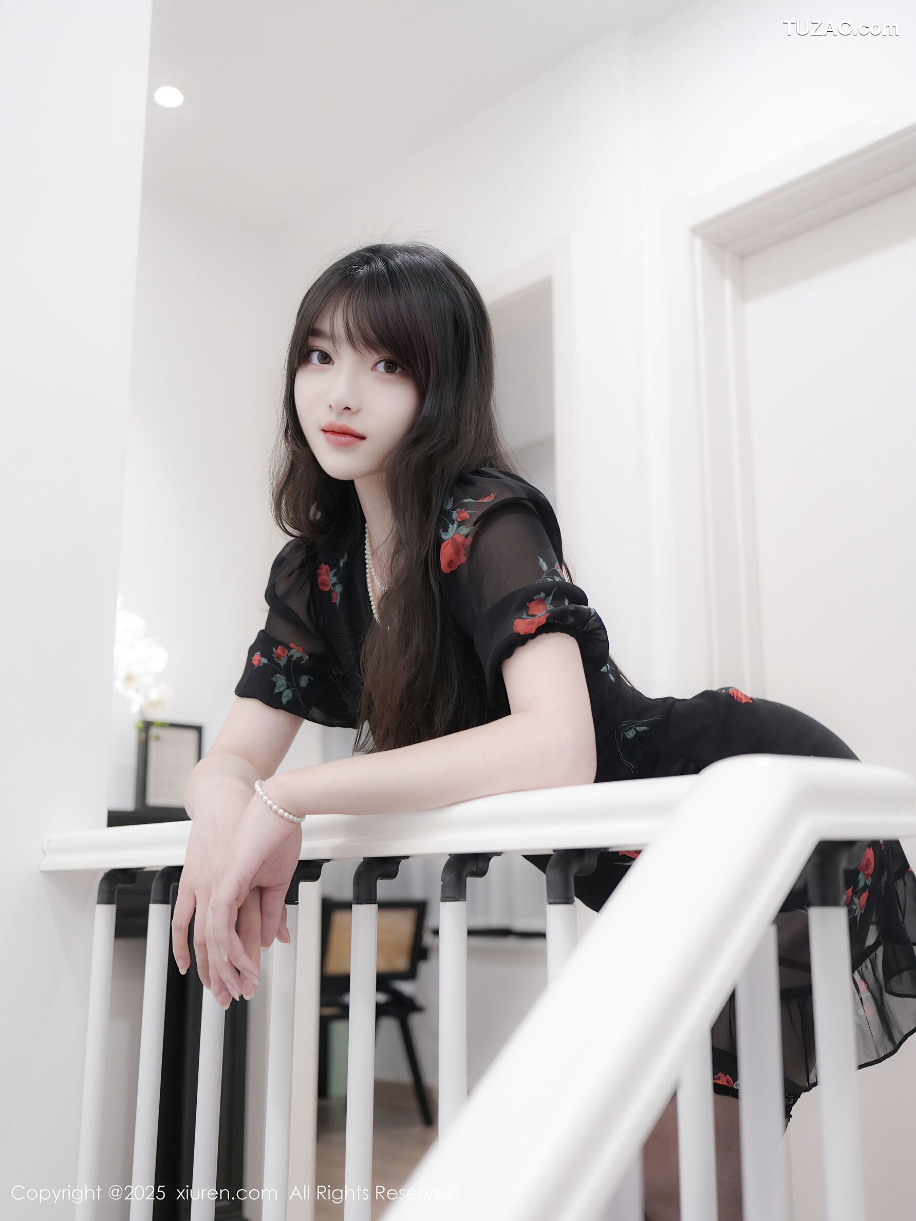XiuRen秀人网-10586-白露lulu-玫瑰图案黑色连衣短裙爆乳黑丝-2025.07.25