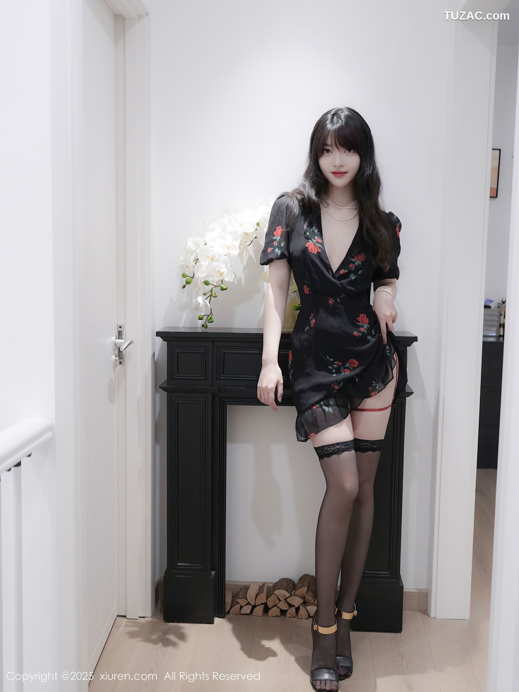 XiuRen秀人网-10586-白露lulu-玫瑰图案黑色连衣短裙爆乳黑丝-2025.07.25