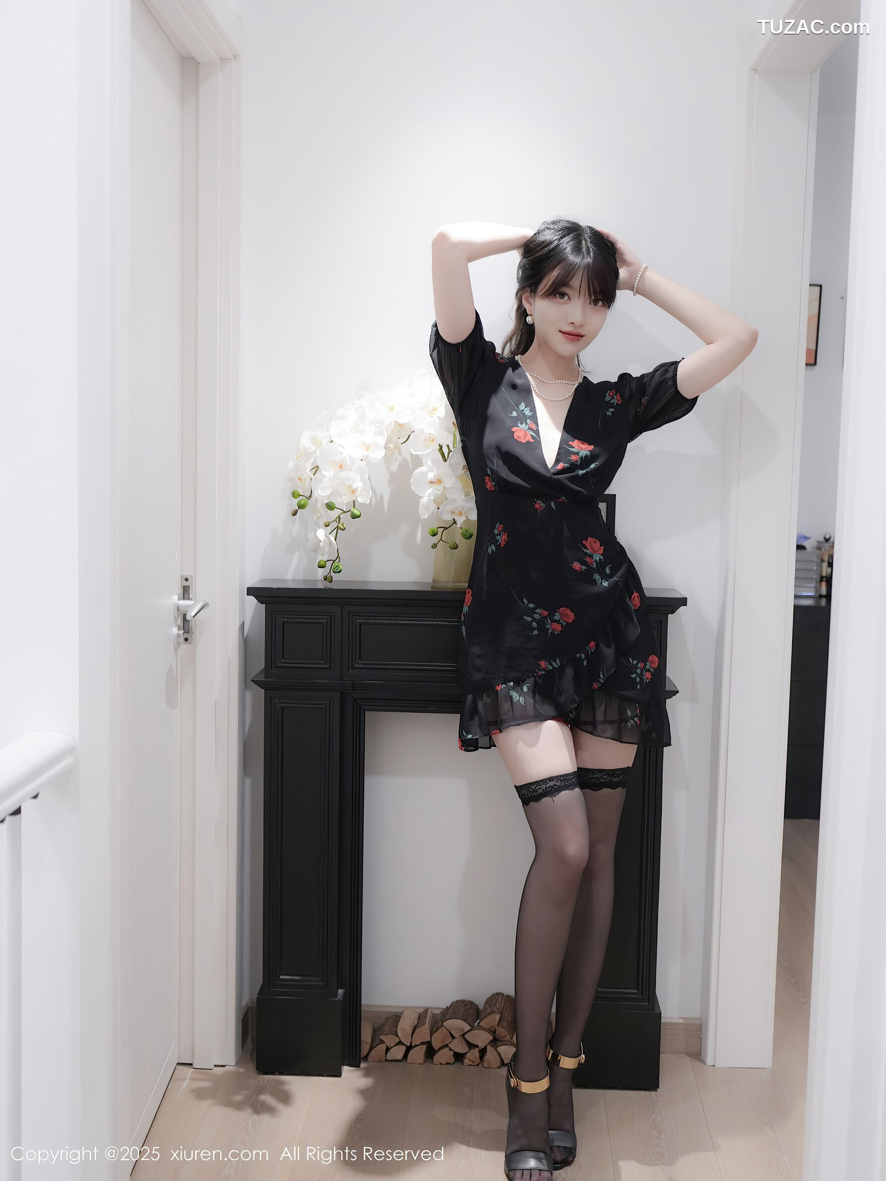 XiuRen秀人网-10586-白露lulu-玫瑰图案黑色连衣短裙爆乳黑丝-2025.07.25