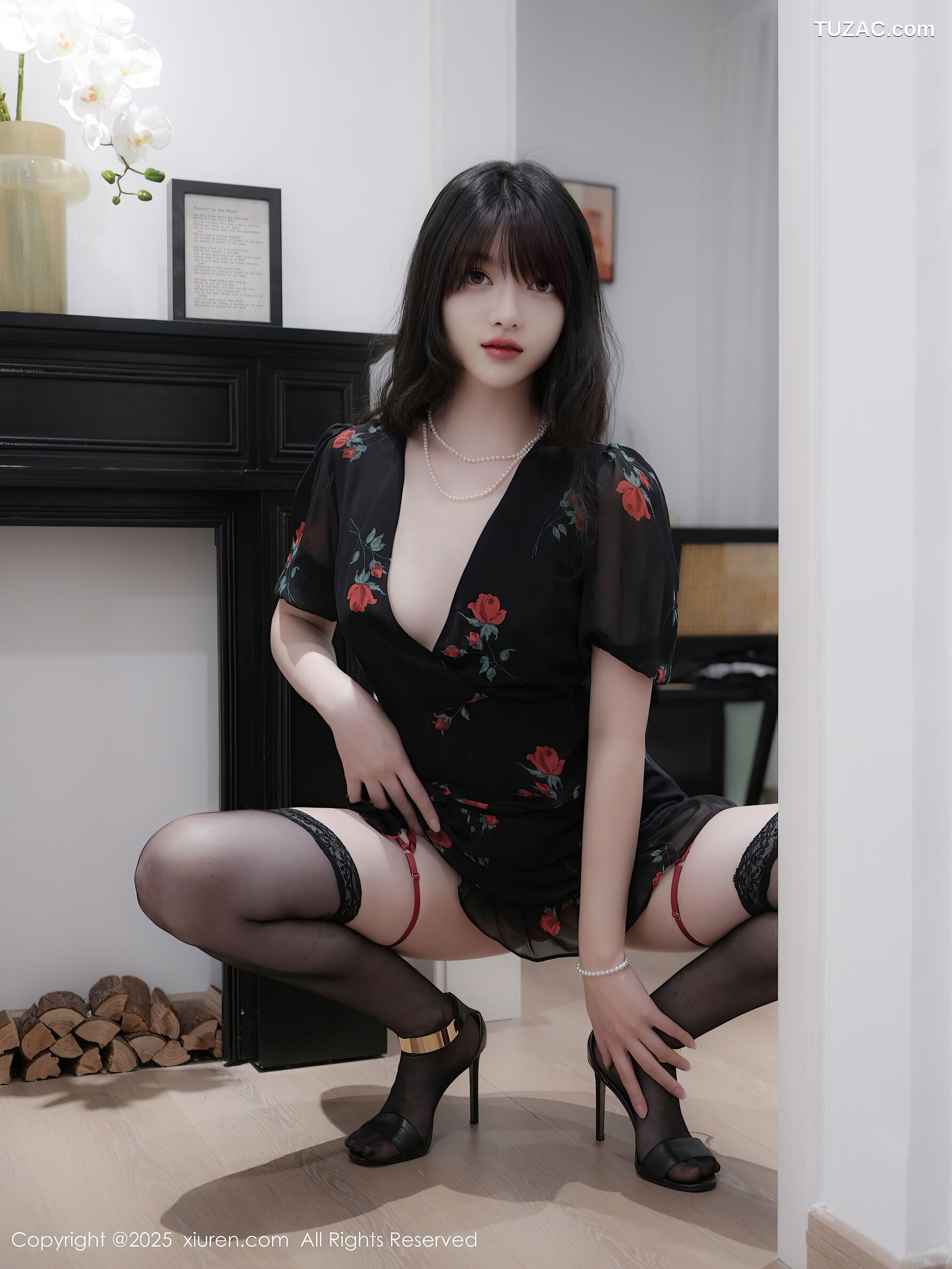 XiuRen秀人网-10586-白露lulu-玫瑰图案黑色连衣短裙爆乳黑丝-2025.07.25